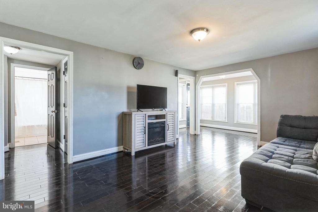 5524 Patrick Henry Dr