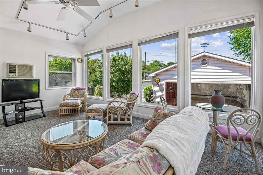 582 NOLVIEW COURT