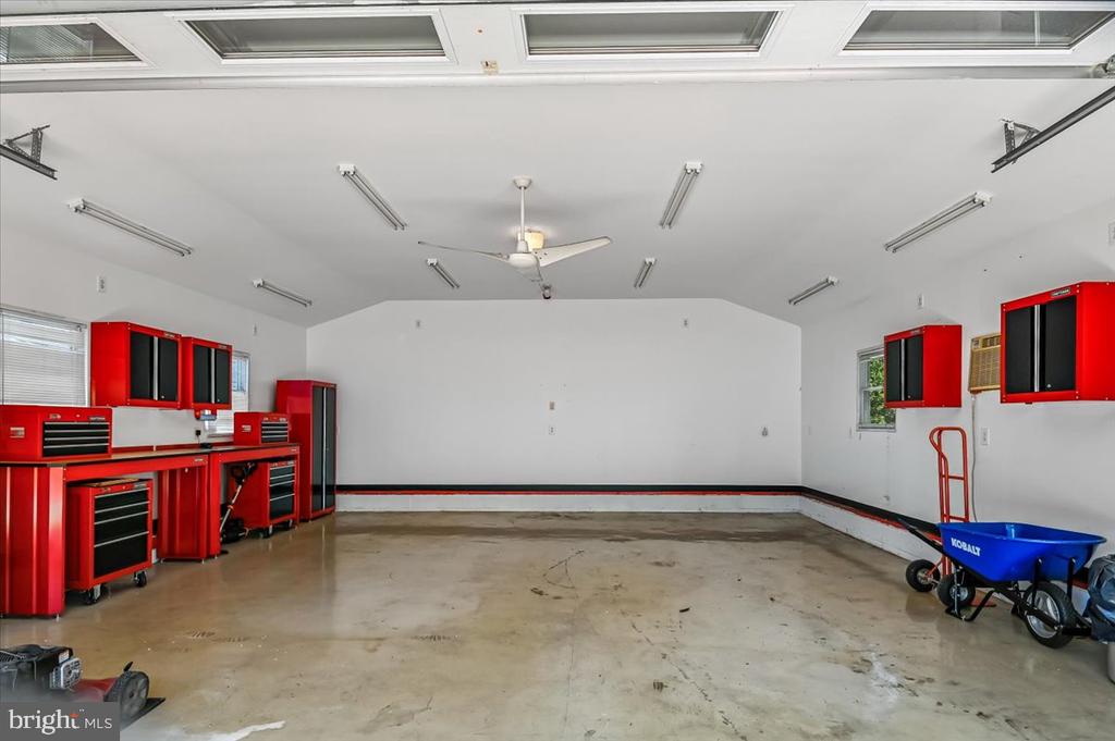 582 NOLVIEW COURT