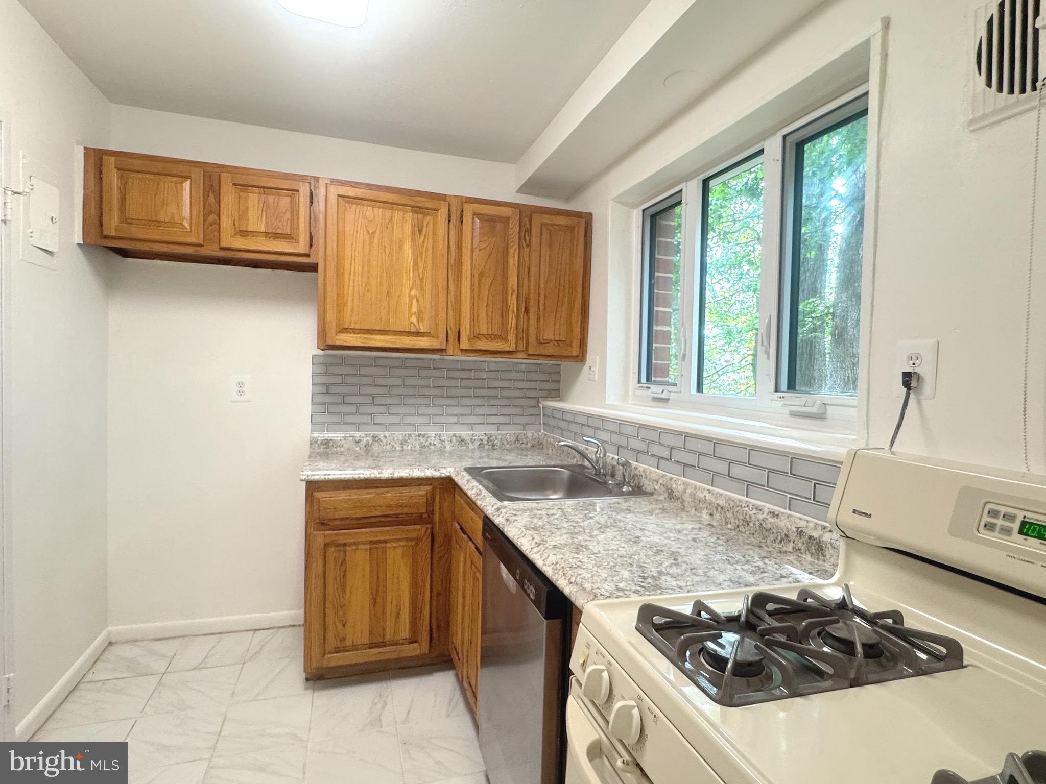 10403 MONTROSE AVENUE 10403