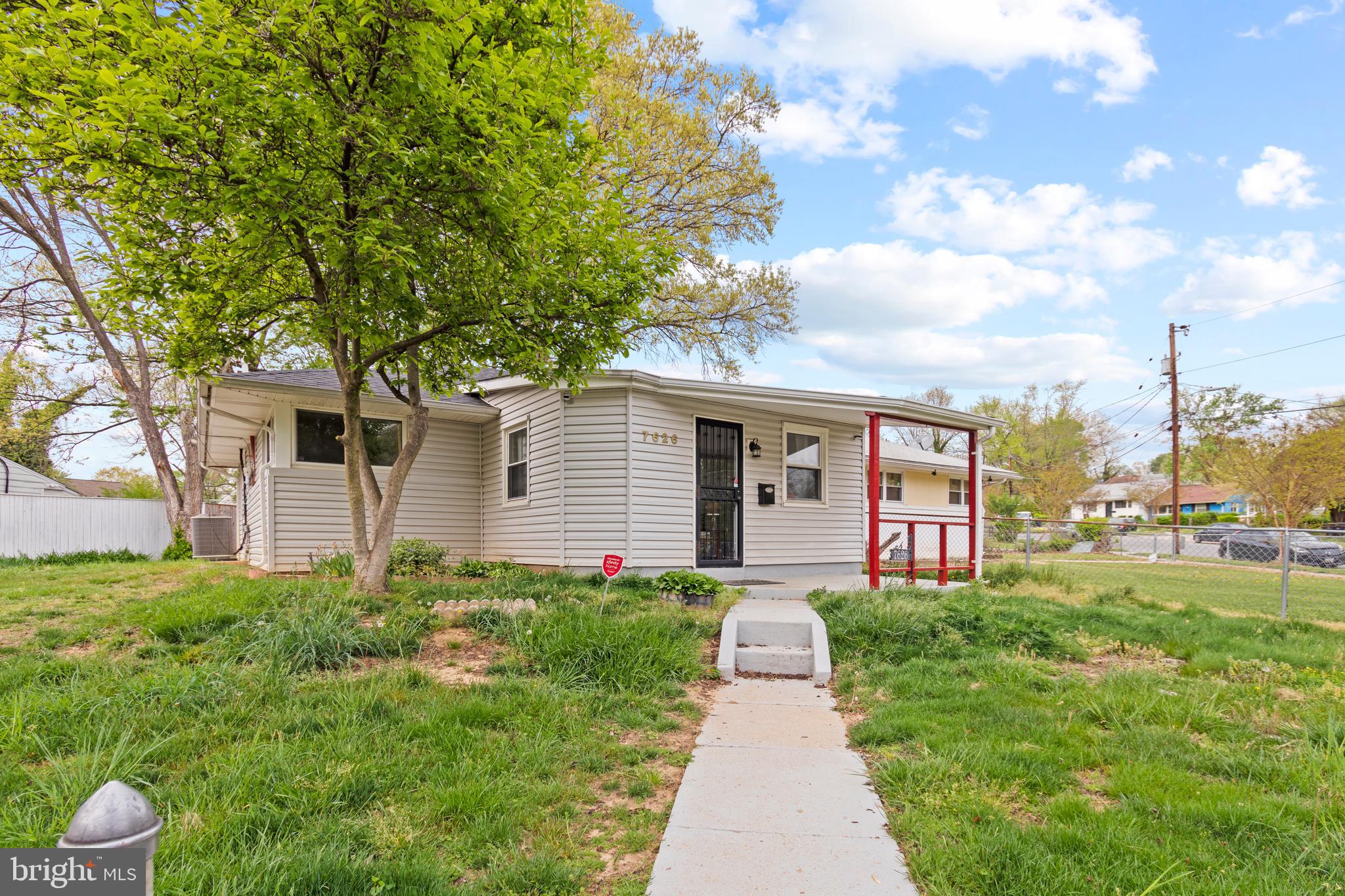 7626 Greenleaf Rd