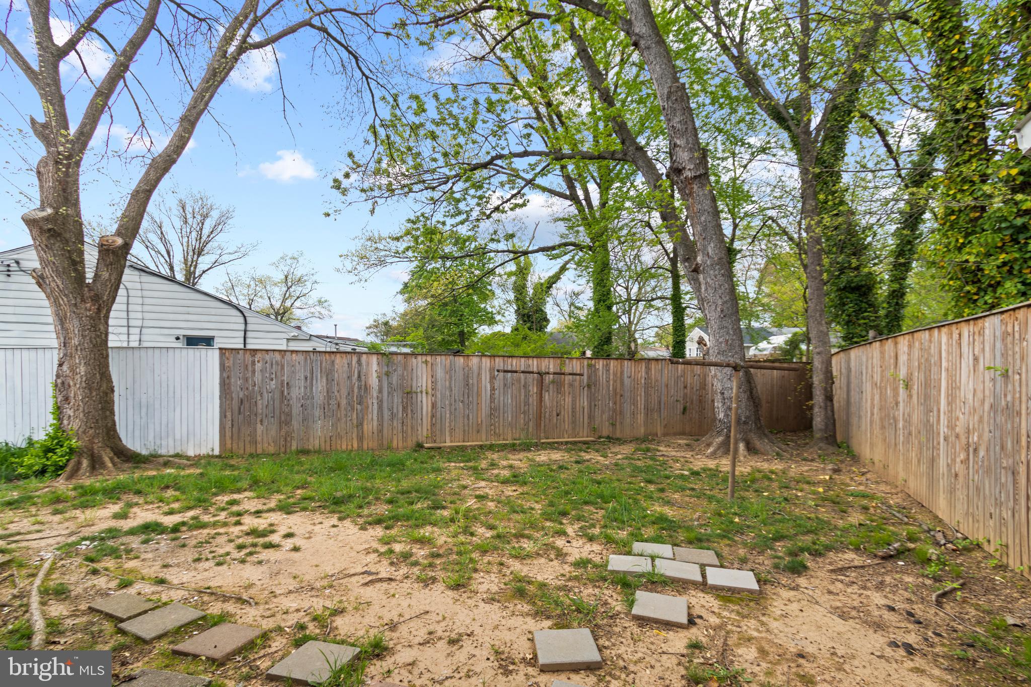 7626 Greenleaf Rd