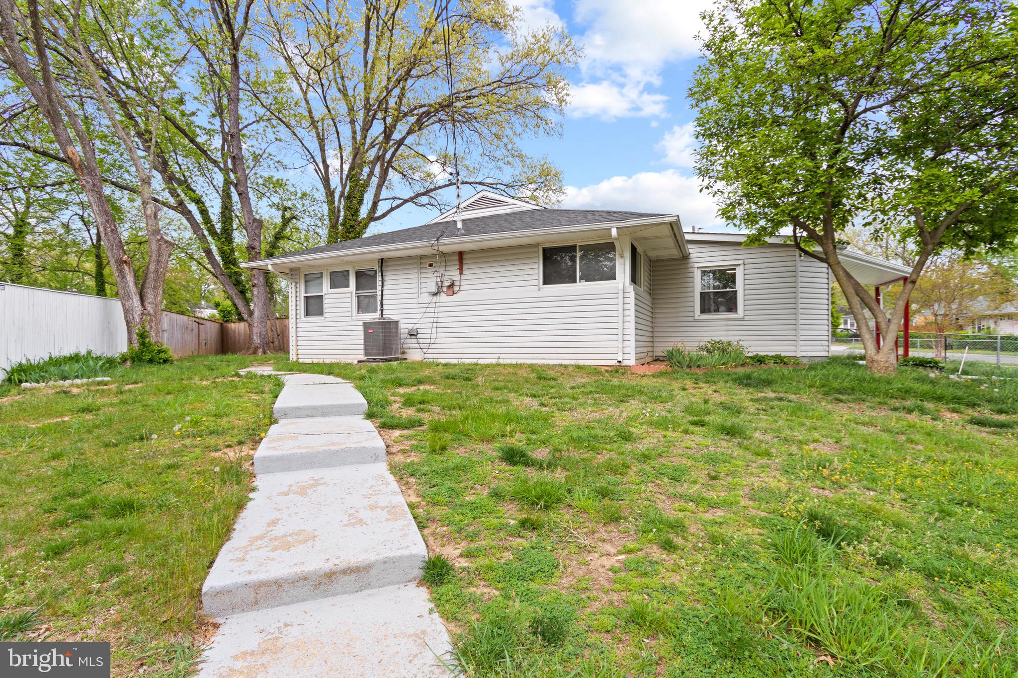7626 Greenleaf Rd
