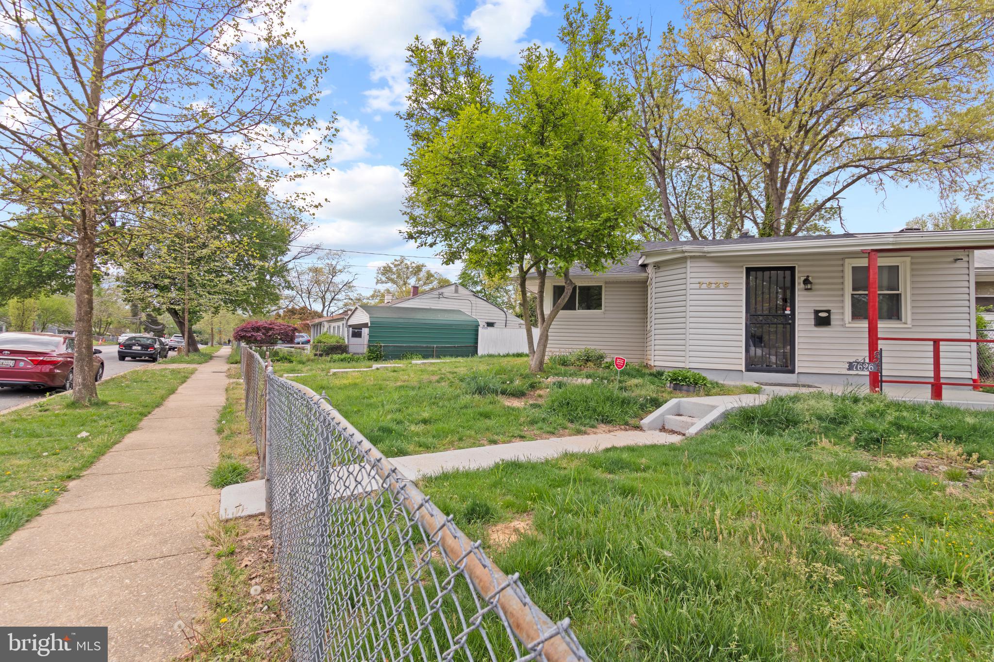 7626 Greenleaf Rd