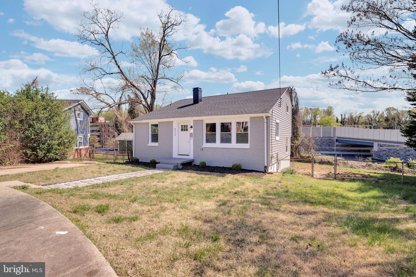 512 Winslow Rd
