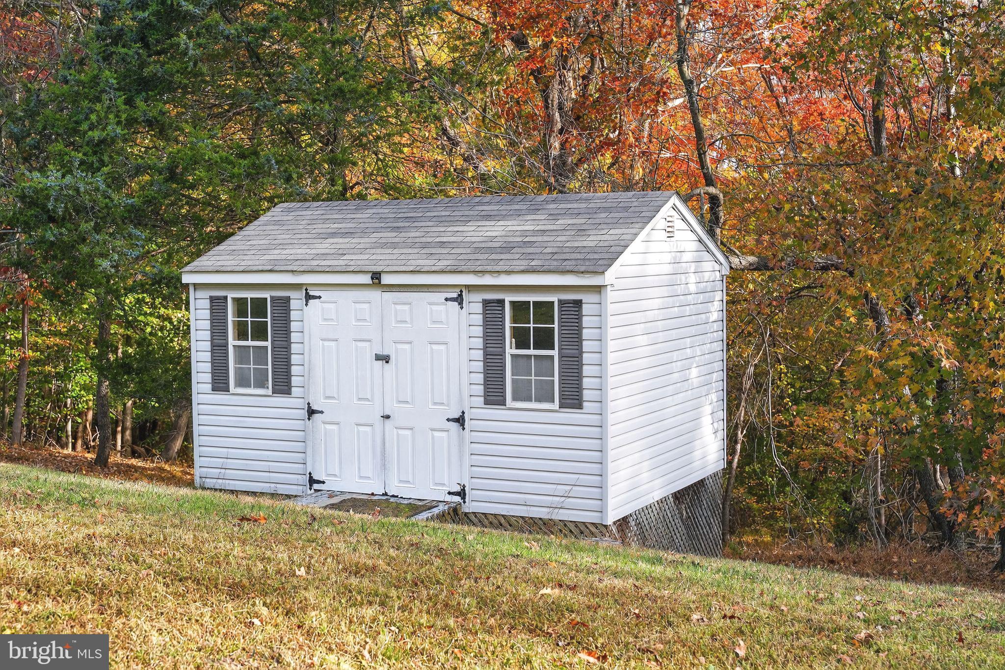 2404 OLD FORT HILLS DRIVE