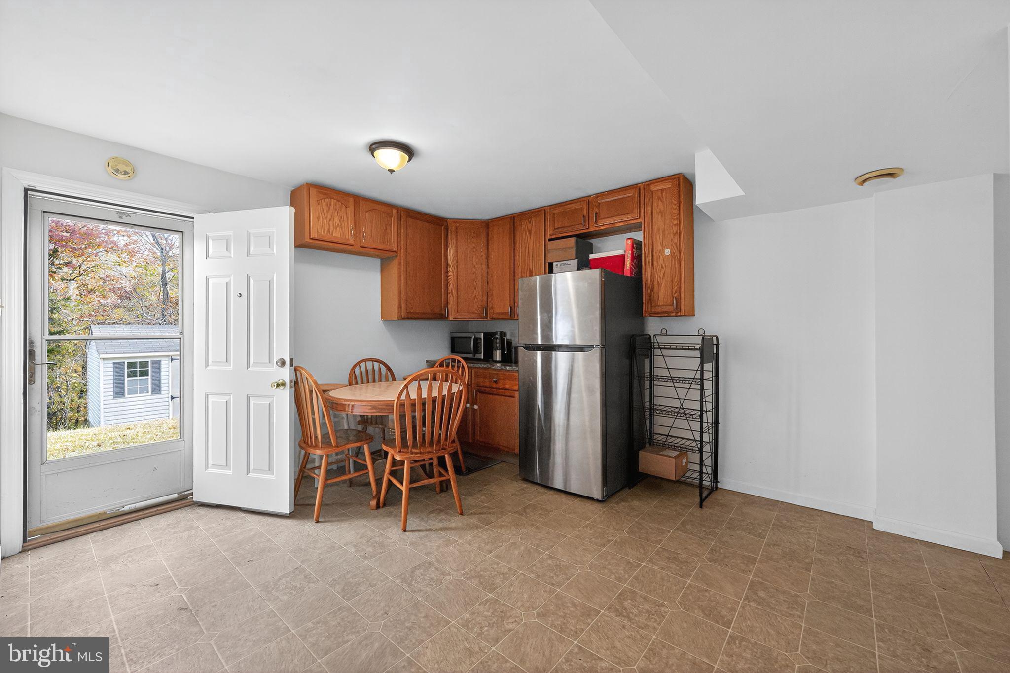 2404 OLD FORT HILLS DRIVE