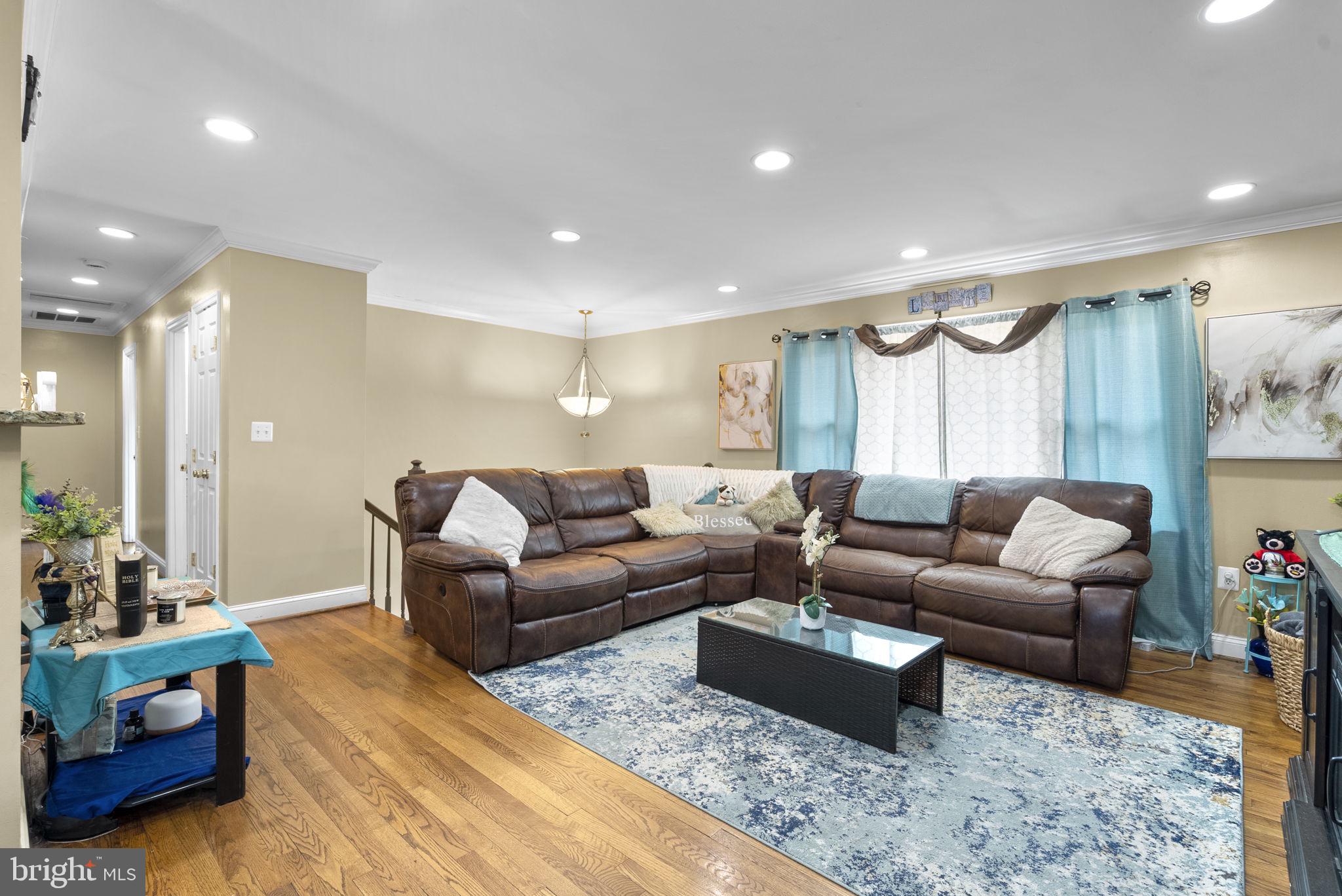 9618 SMALL DRIVE