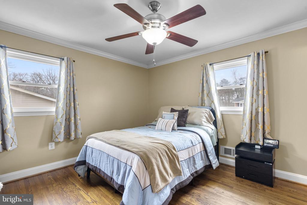 9618 SMALL DRIVE