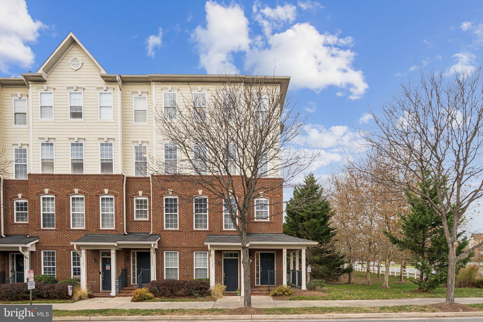 19301 DIAMOND LAKE DRIVE