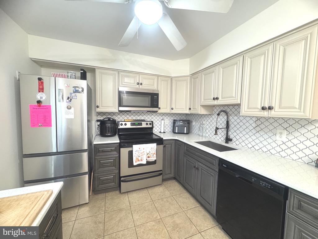 4659 CHARLTON COURT