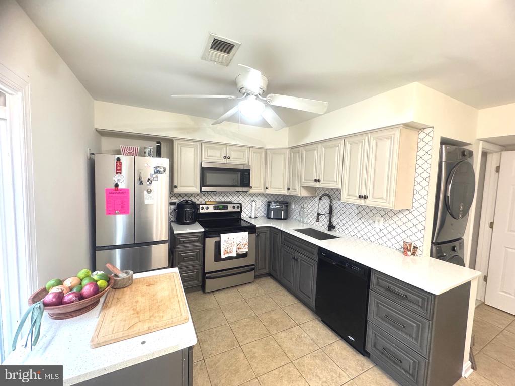 4659 CHARLTON COURT
