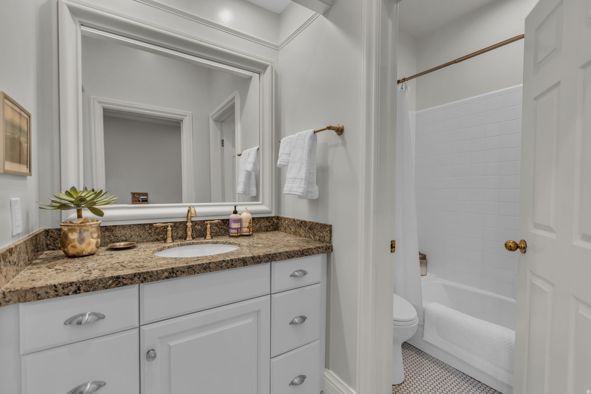 1714 E FORT DOUGLAS CIR