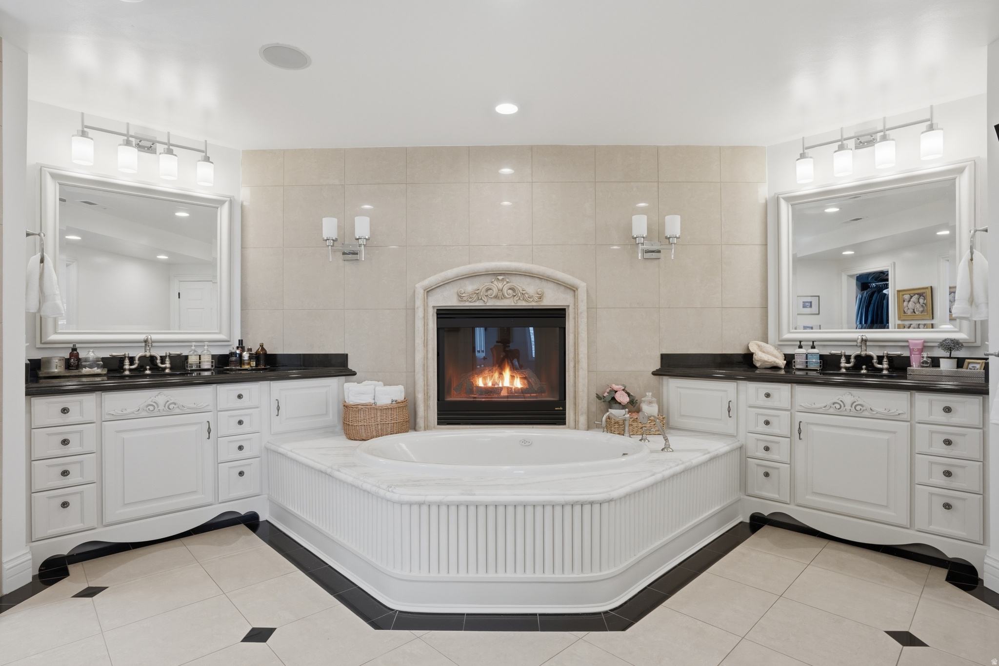 1714 E FORT DOUGLAS CIR