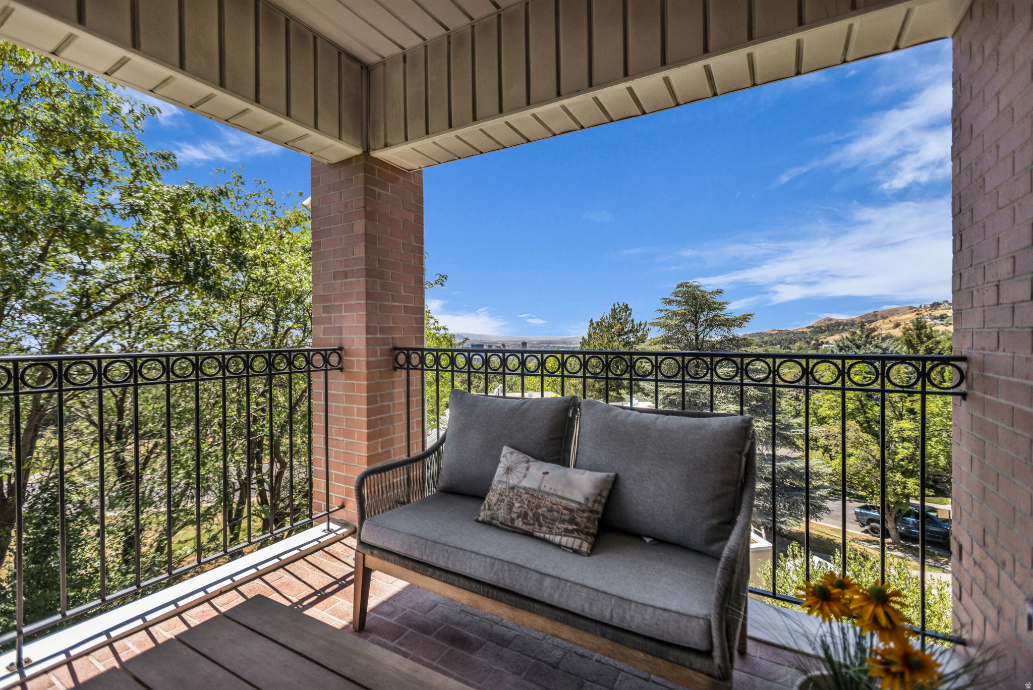 1714 E FORT DOUGLAS CIR