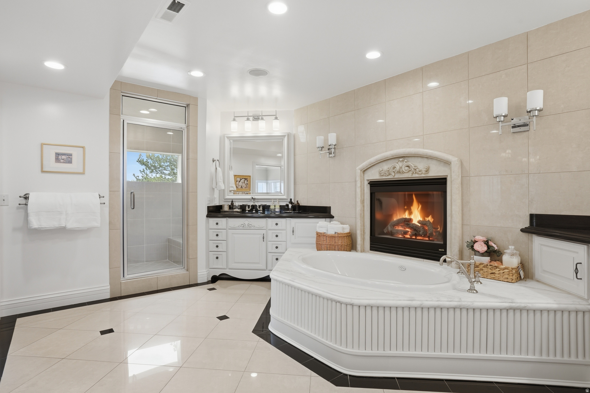 1714 E FORT DOUGLAS CIR