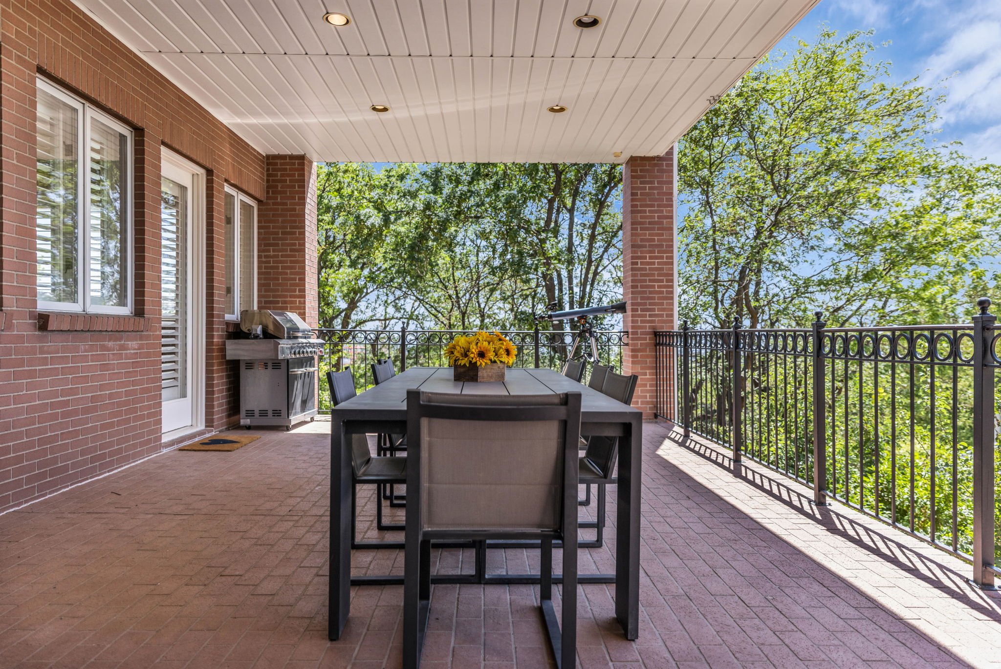 1714 E FORT DOUGLAS CIR