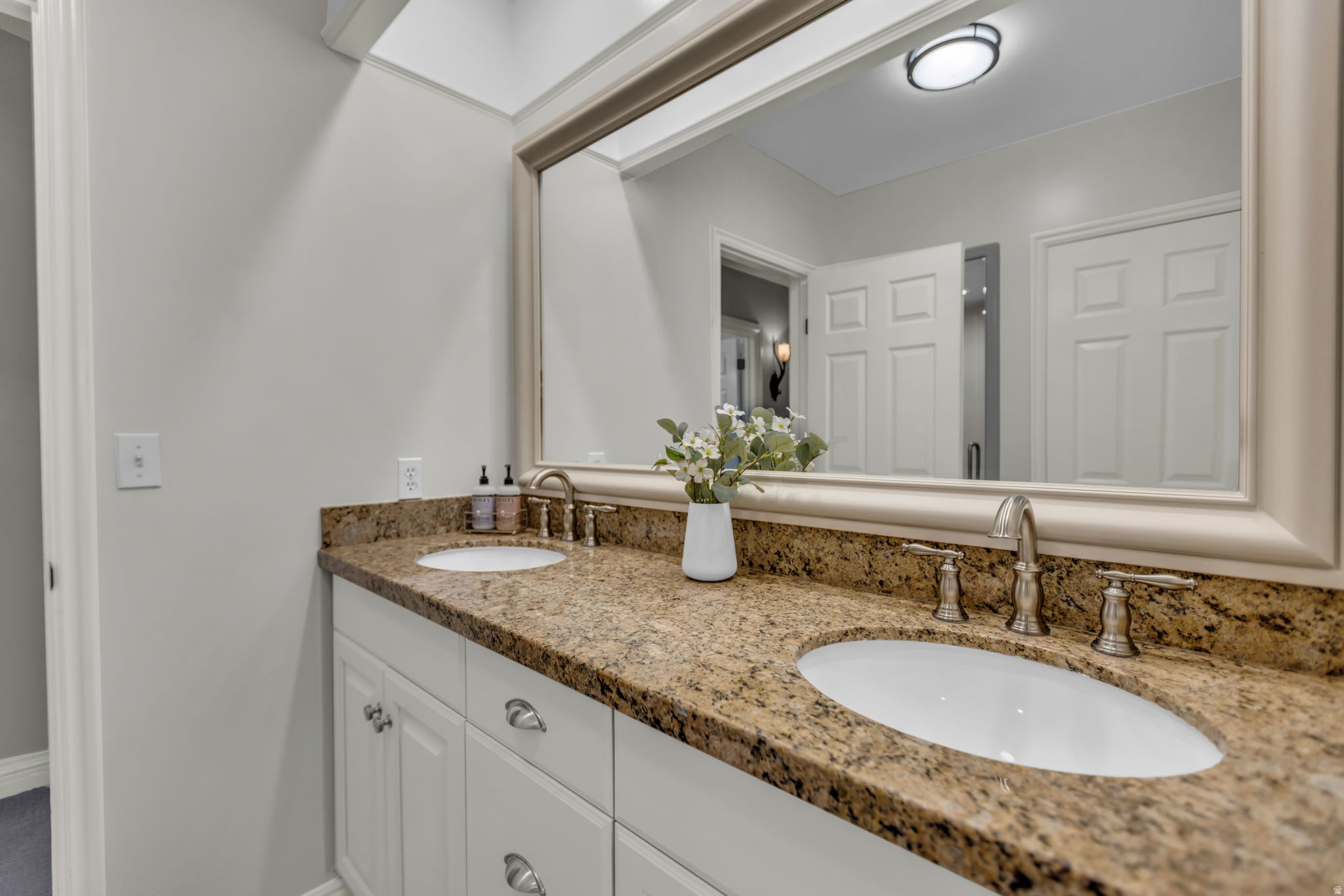 1714 E FORT DOUGLAS CIR