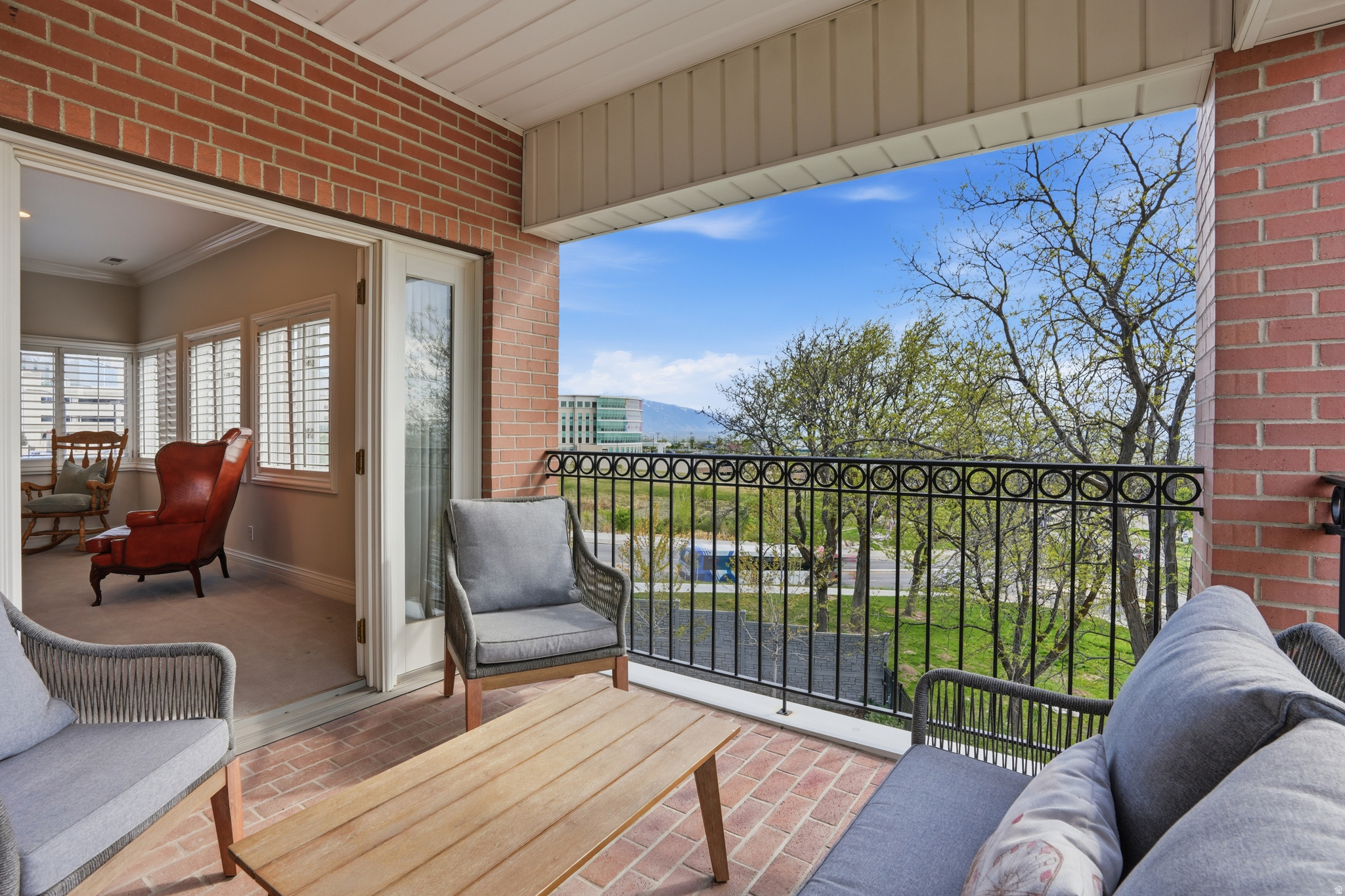 1714 E FORT DOUGLAS CIR