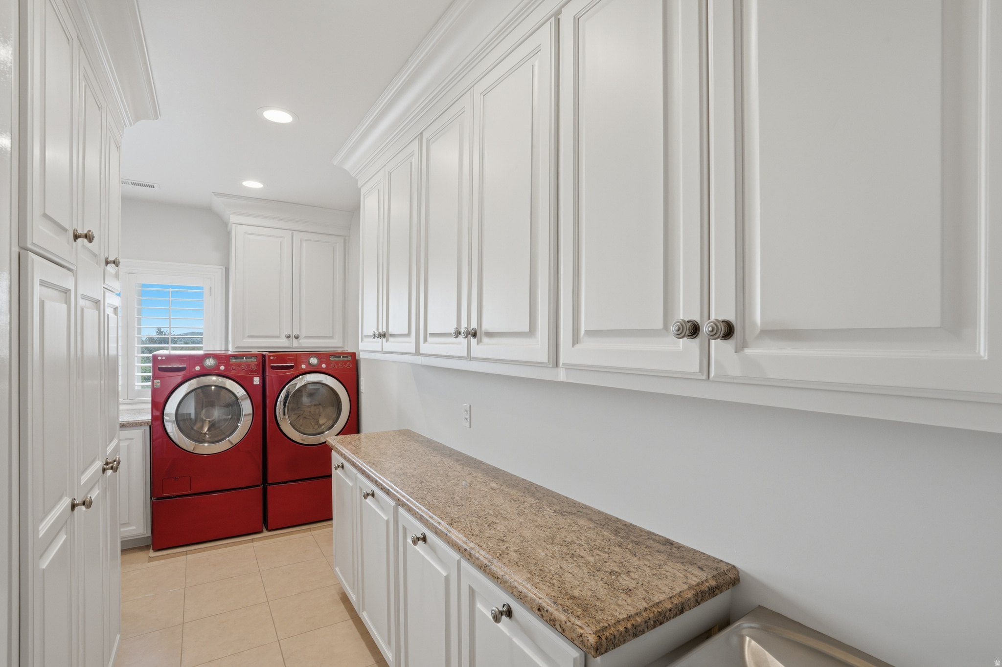 1714 E FORT DOUGLAS CIR