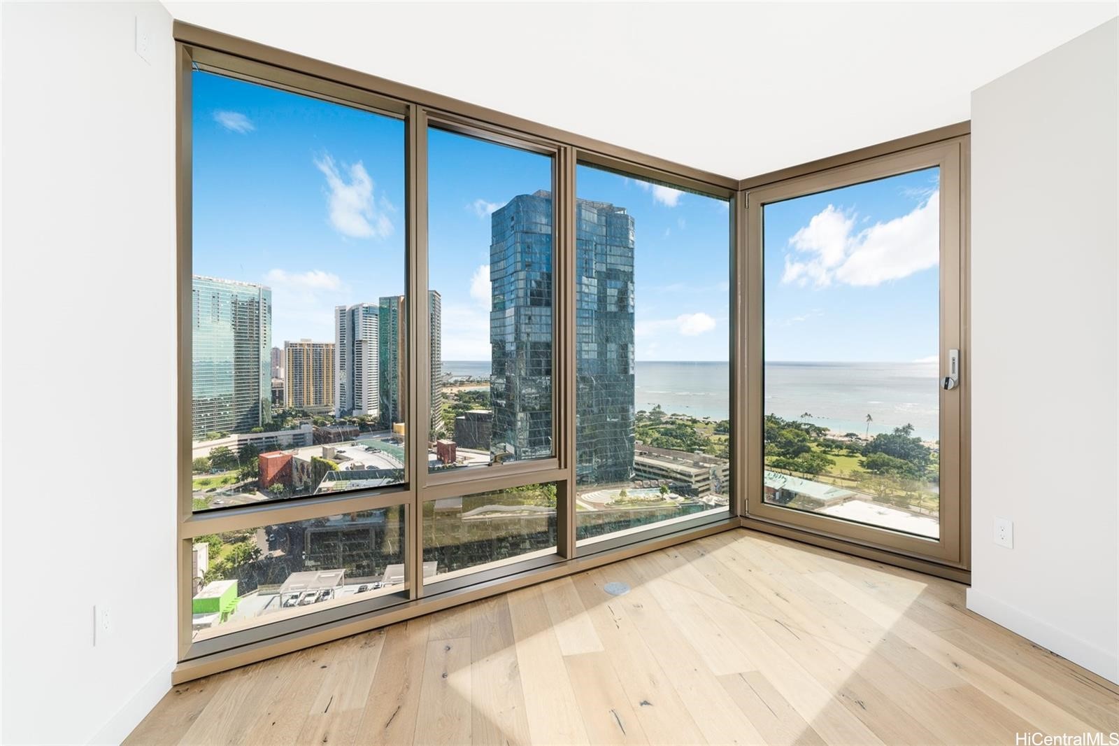 1001 Queen Street 2202