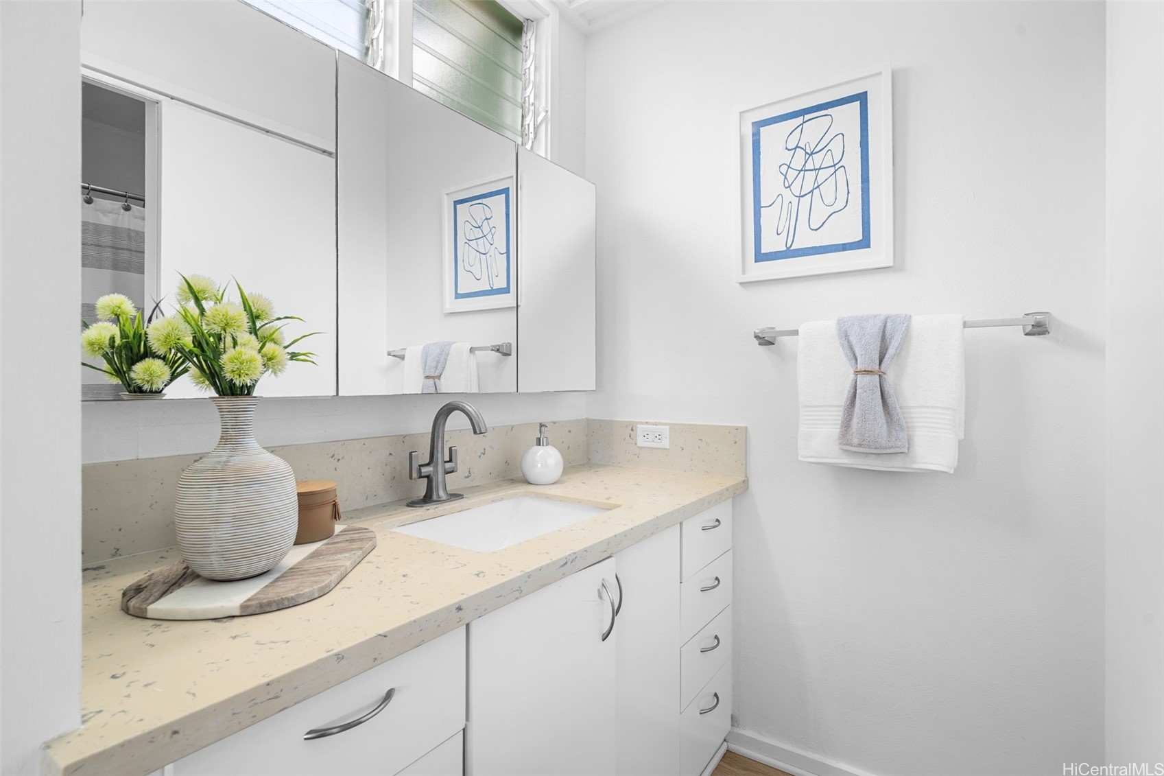 279 Kakahiaka Street