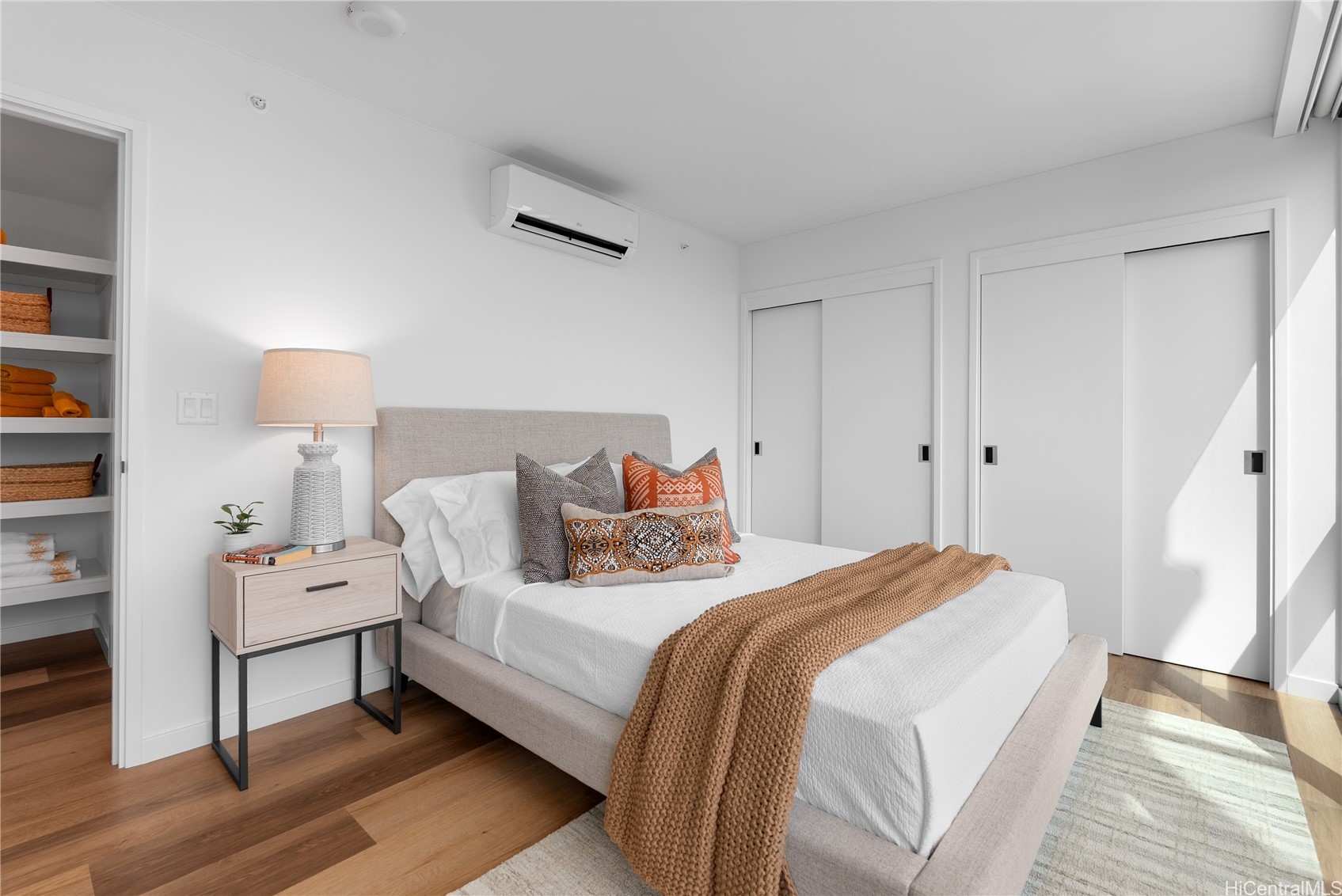 1515 Liona Street 3707