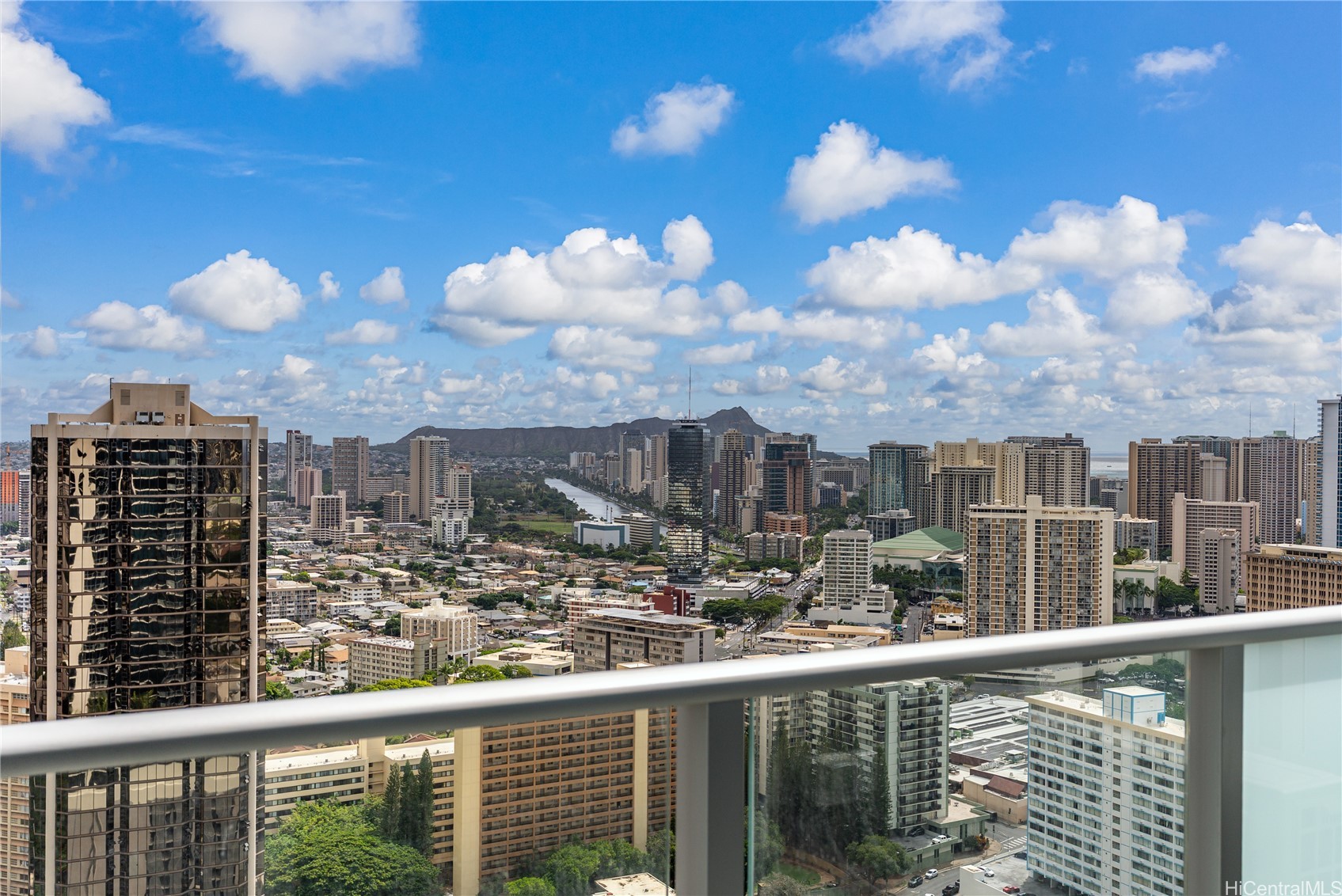 1515 Liona Street 3707