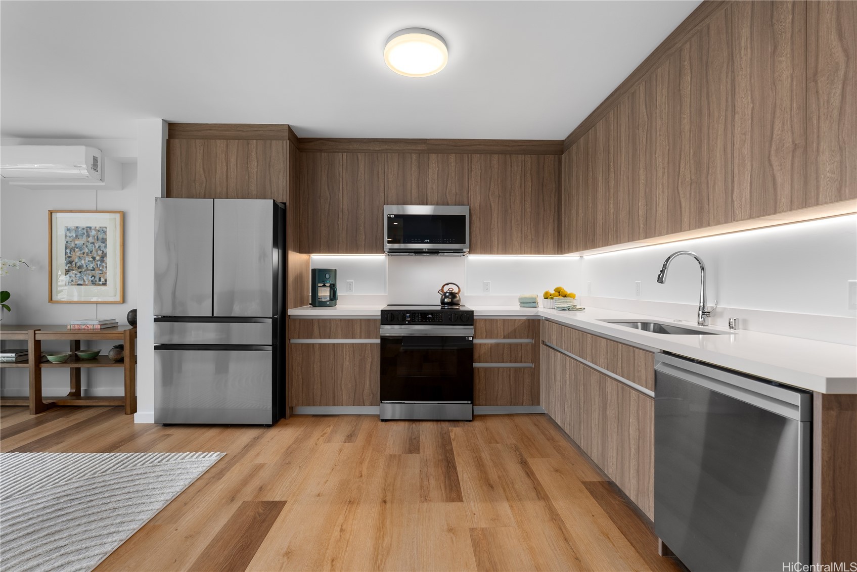 1515 Liona Street 3707