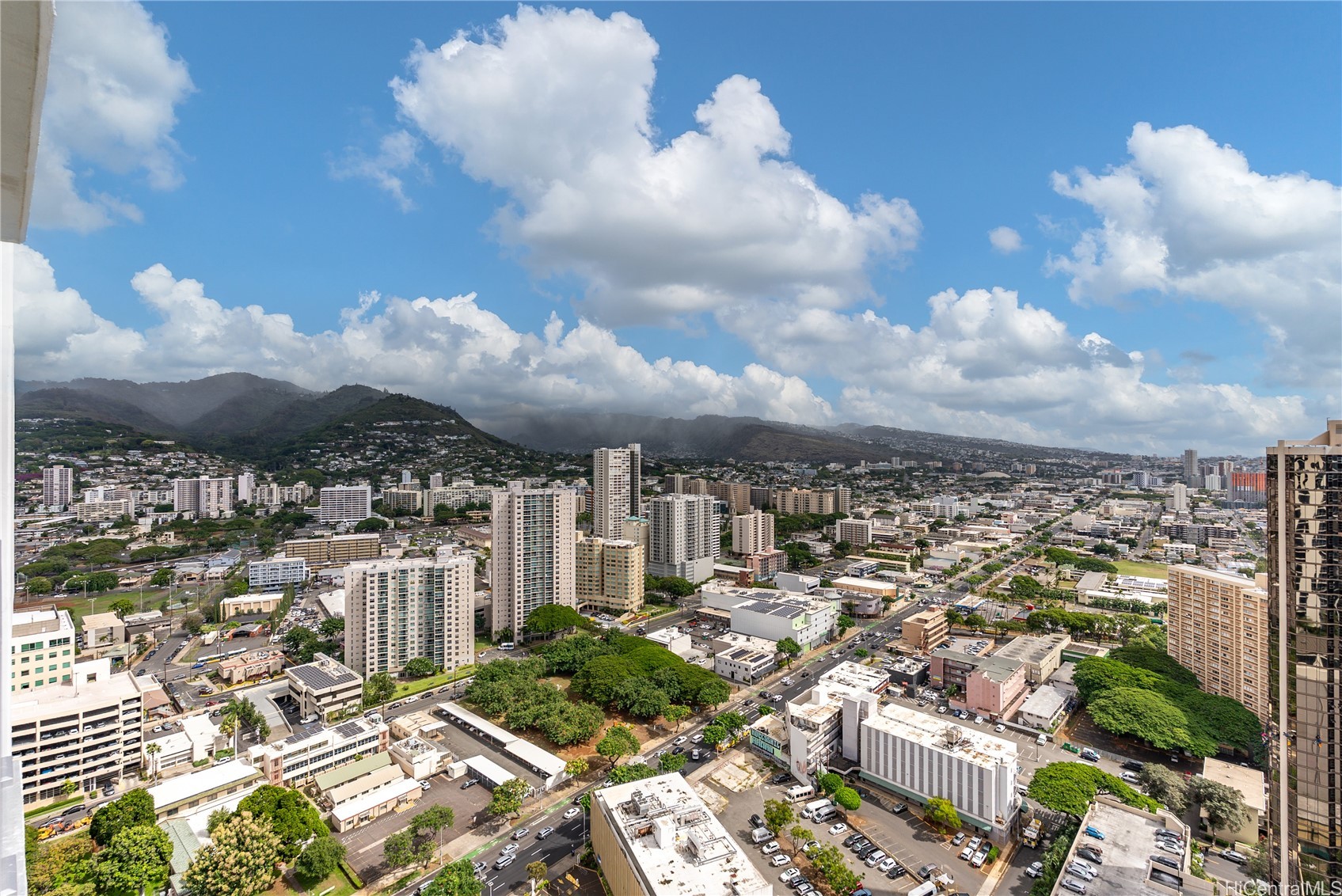 1515 Liona Street 3707