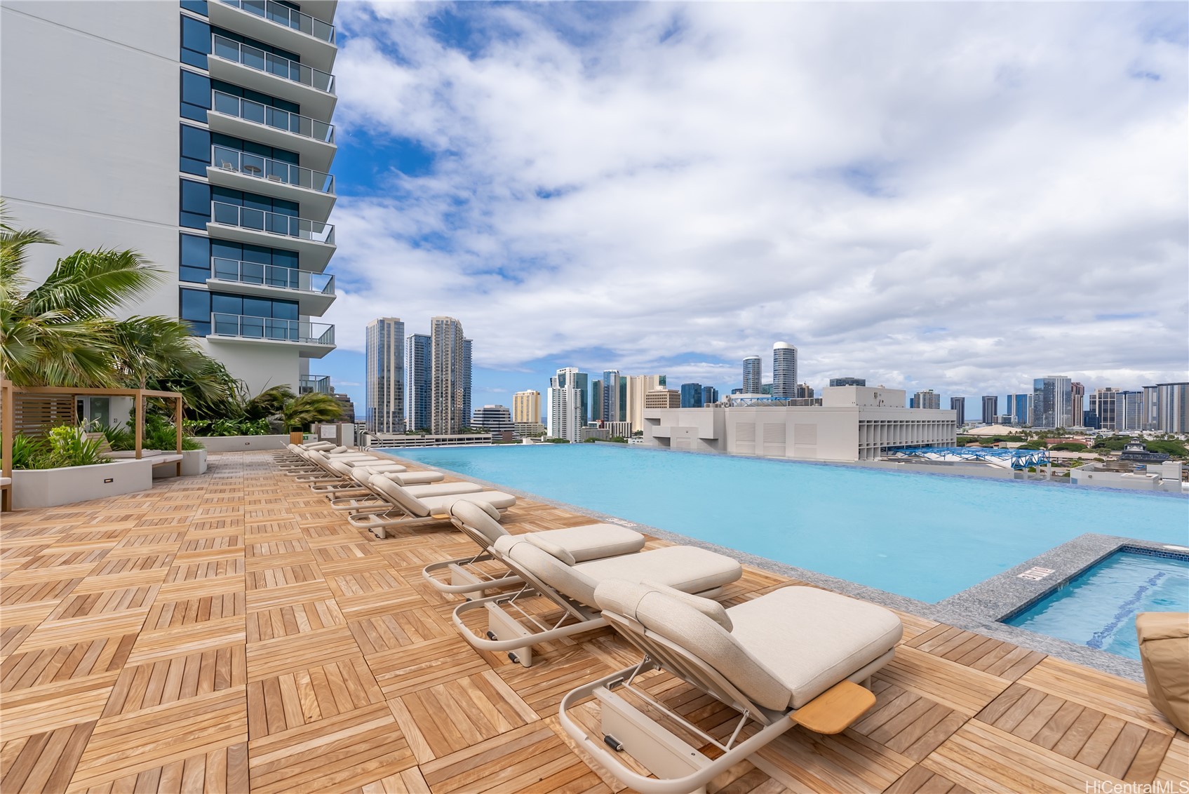 1515 Liona Street 3707