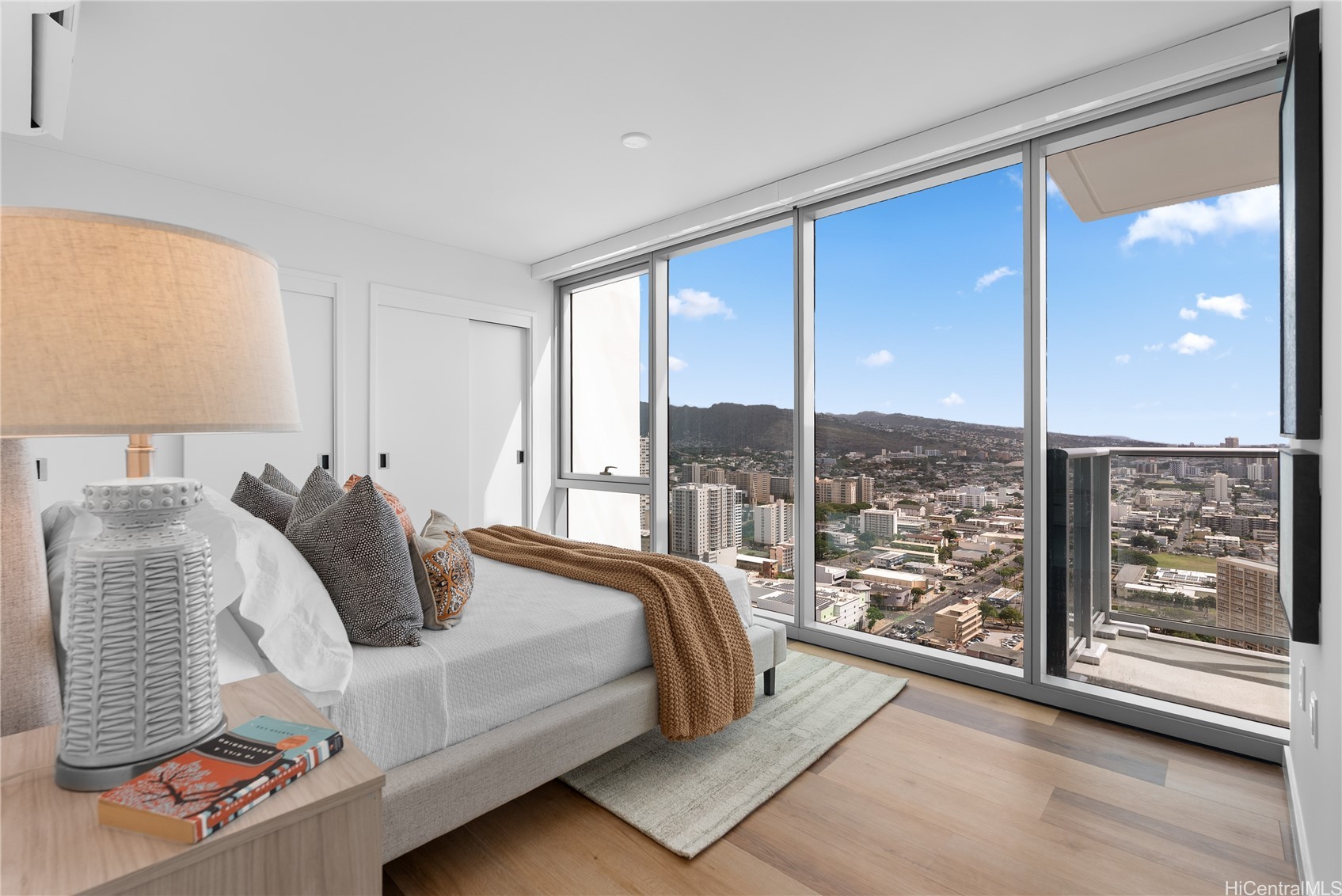 1515 Liona Street 3707