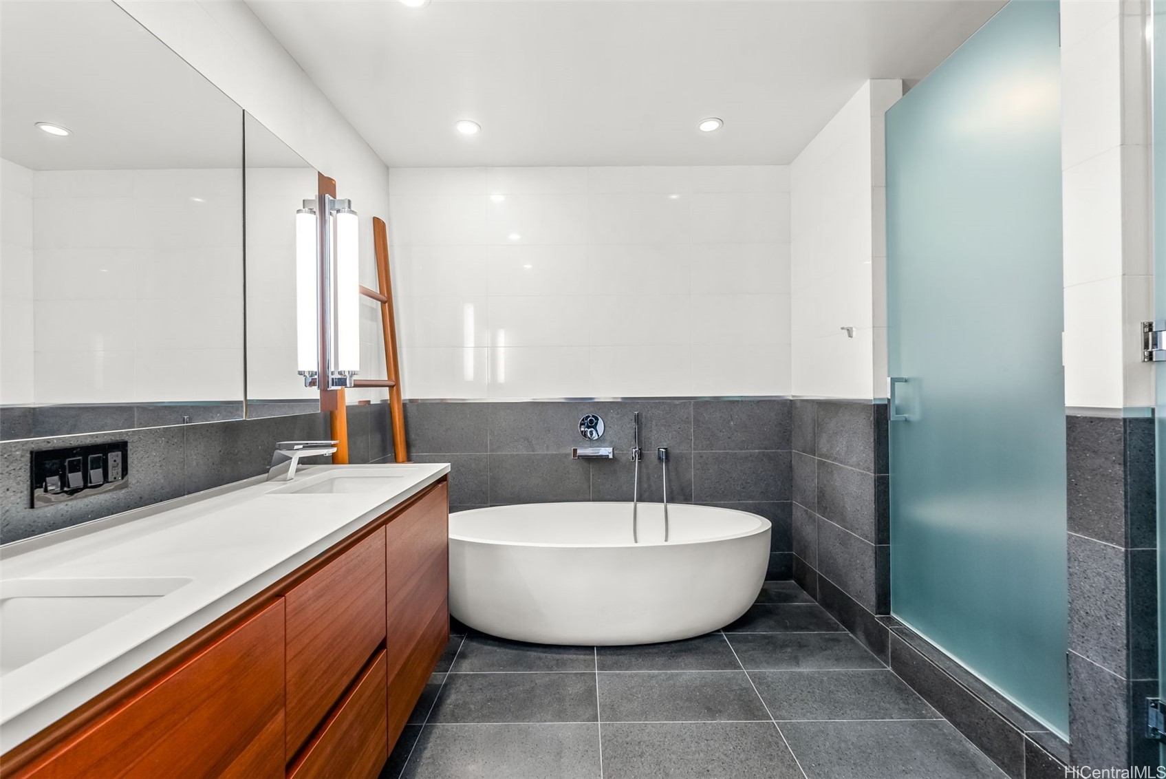 1108 Auahi Street 2203