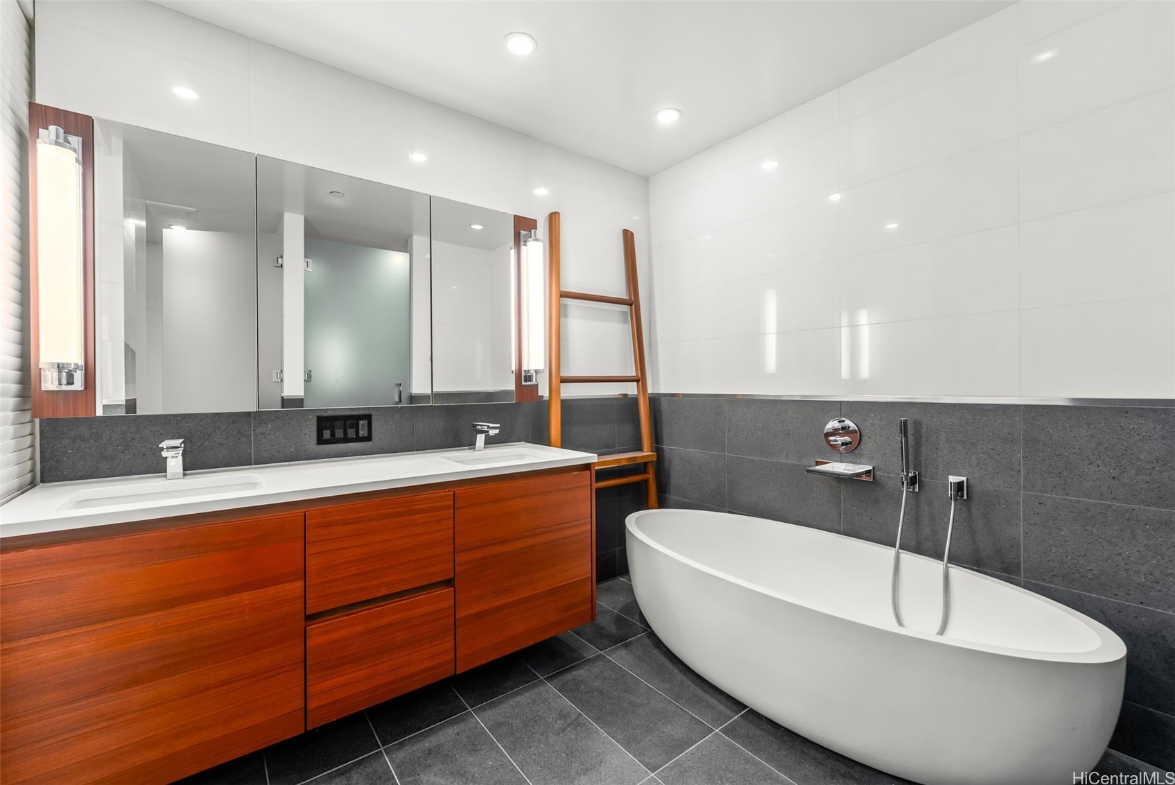 1108 Auahi Street 2203