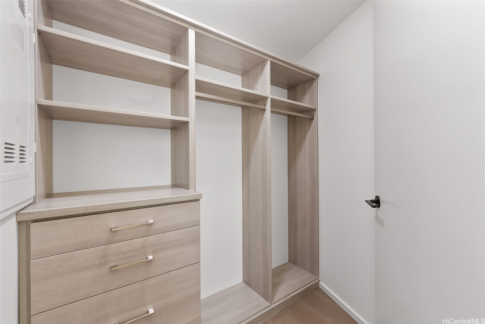 1000 Auahi Street 4002