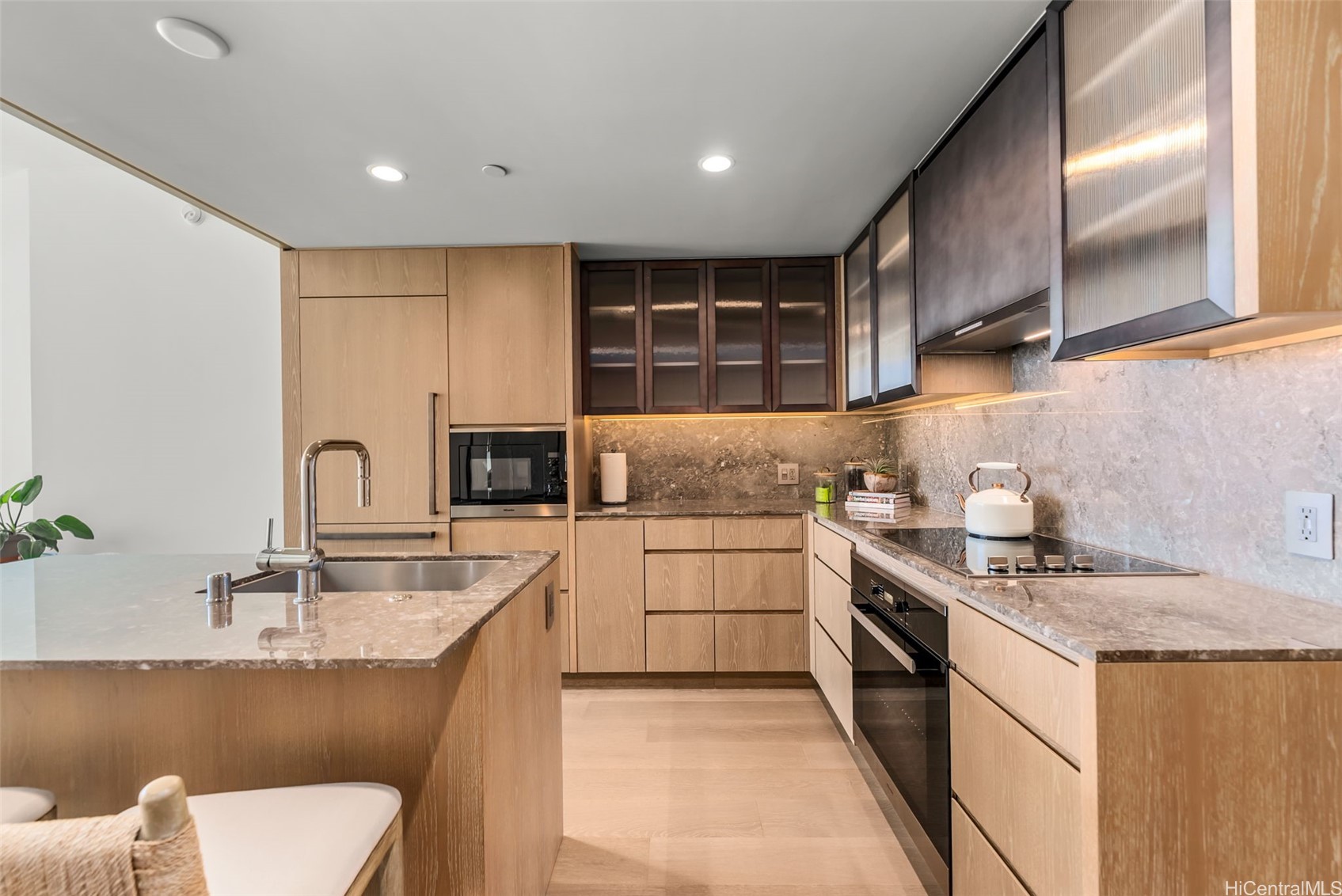 1000 Auahi Street 4002