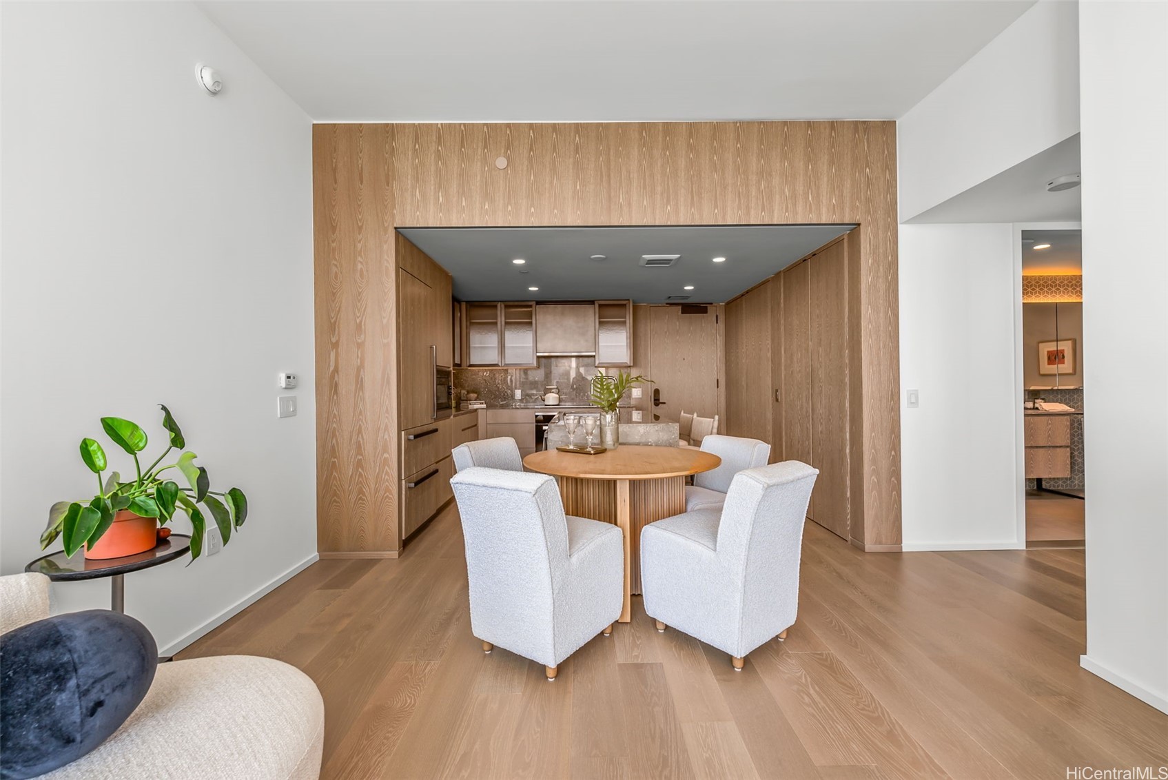 1000 Auahi Street 4002