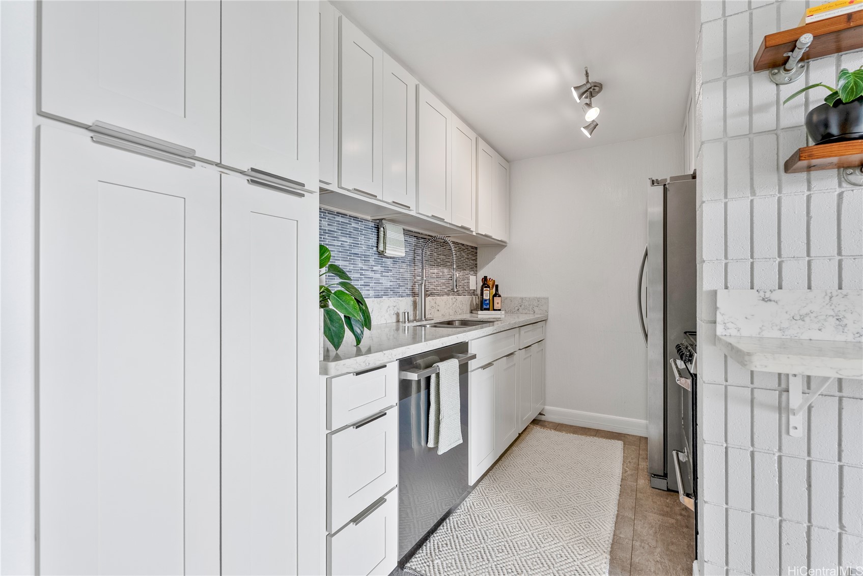 46-283 Kahuhipa Street C802