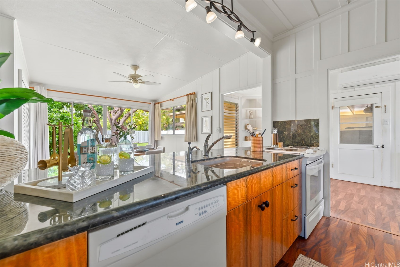 935 Mokulua Drive