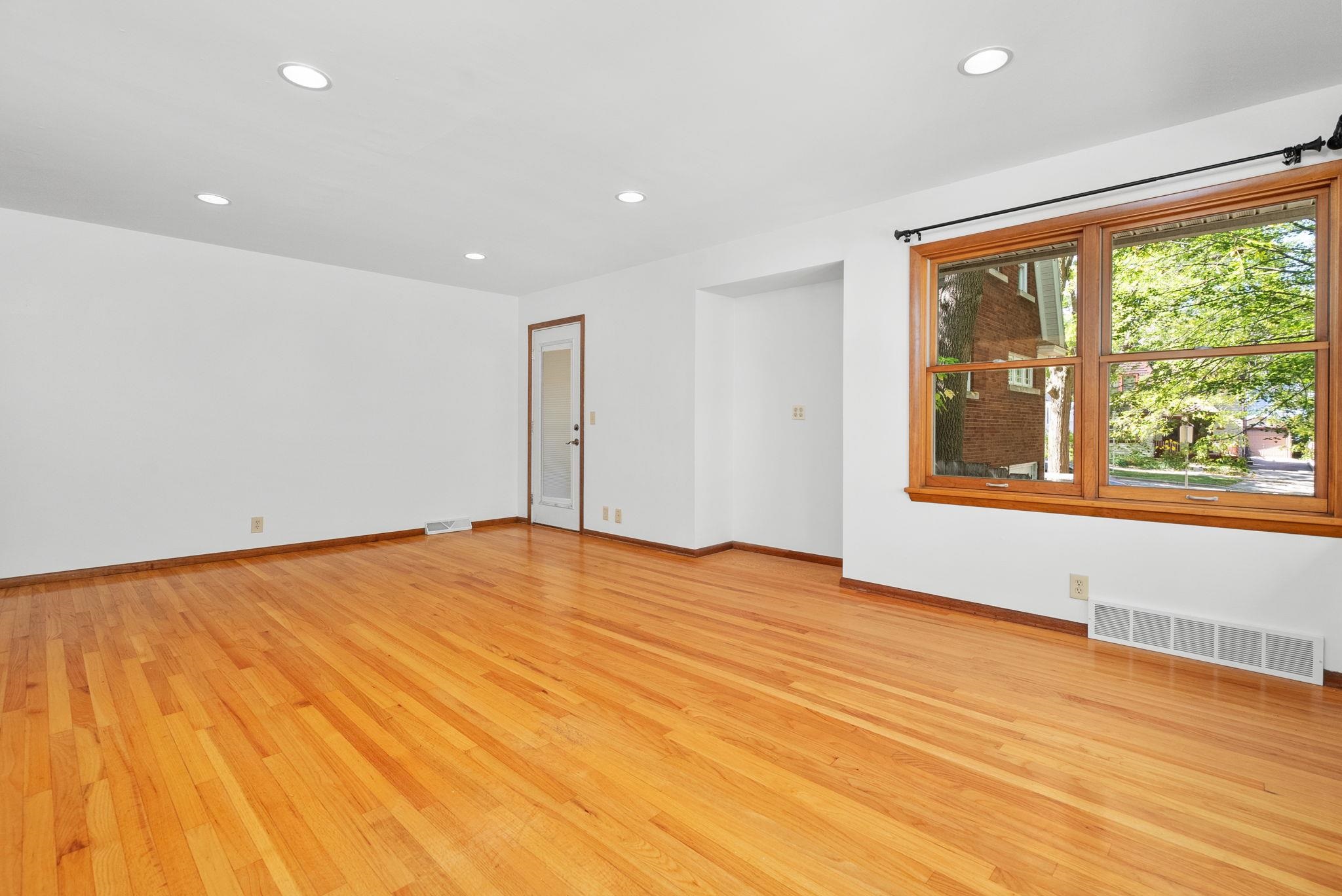 2421 Chamberlain Avenue