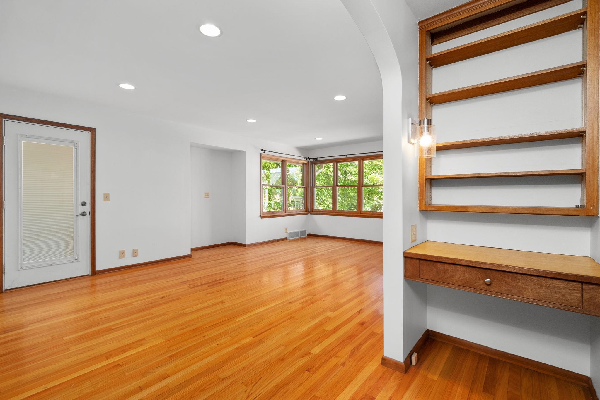 2421 Chamberlain Avenue