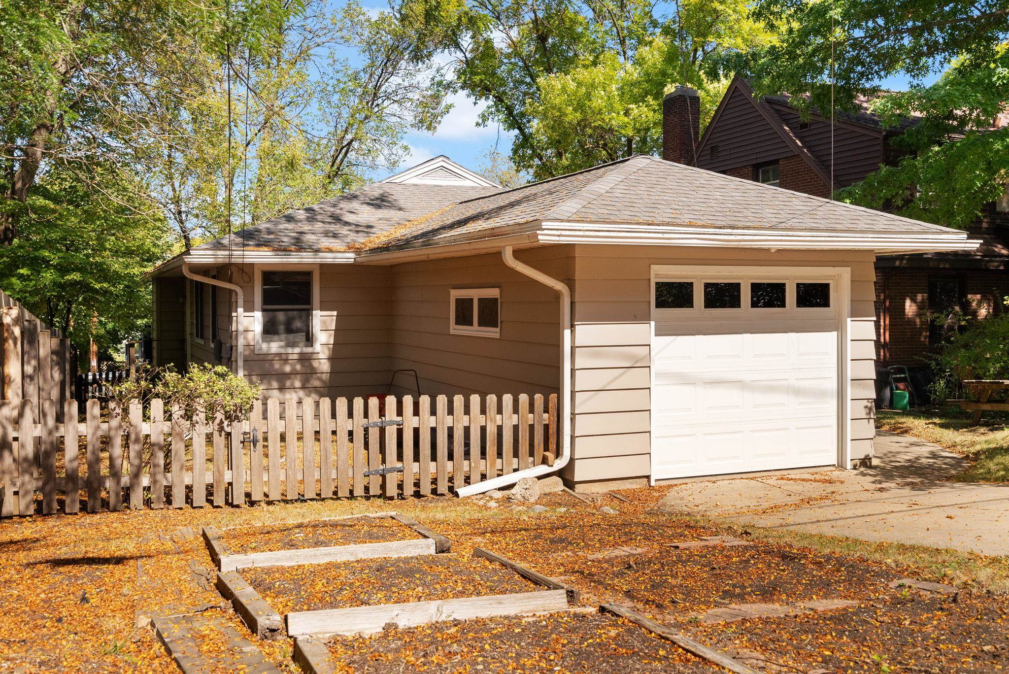 2421 Chamberlain Avenue