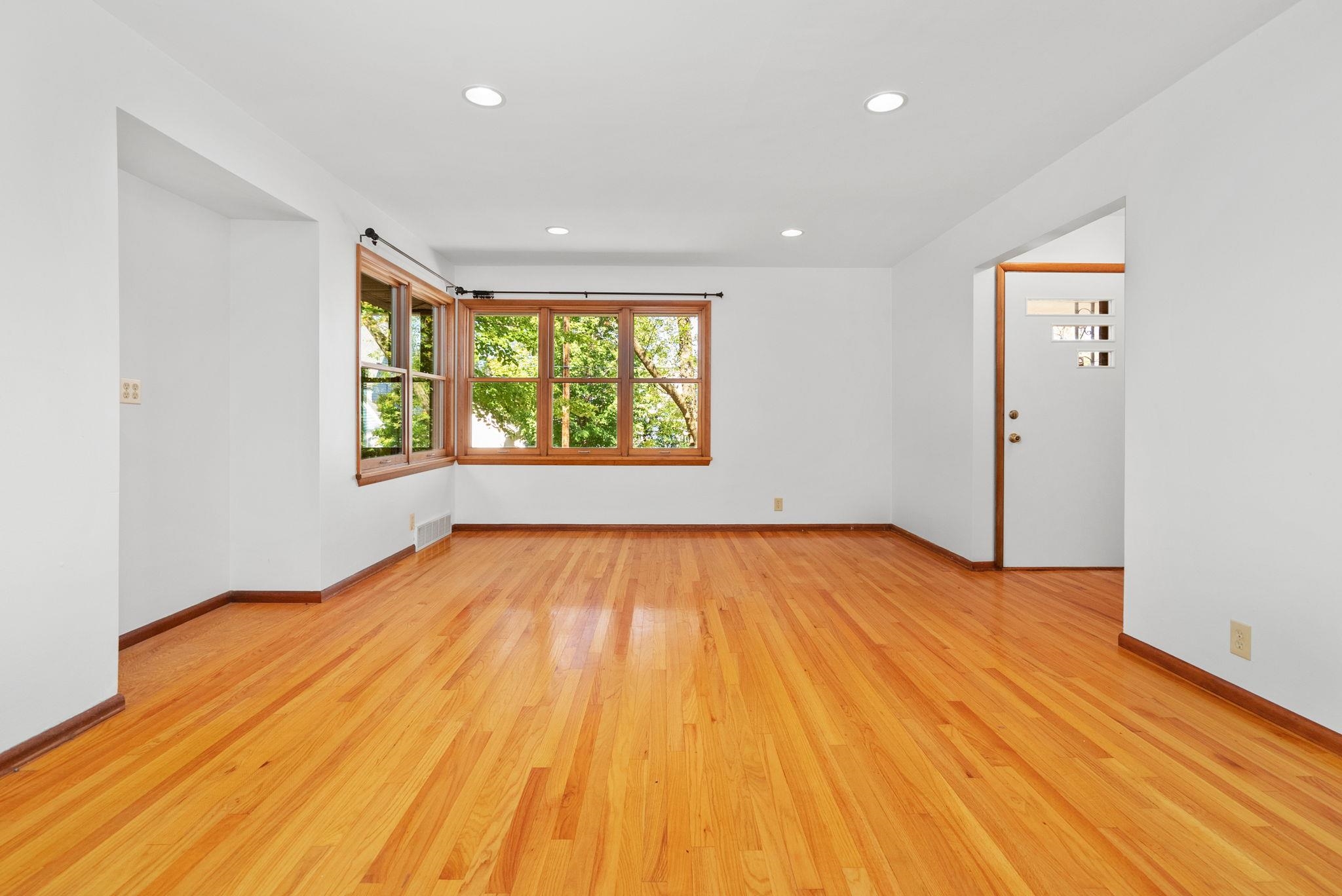 2421 Chamberlain Avenue