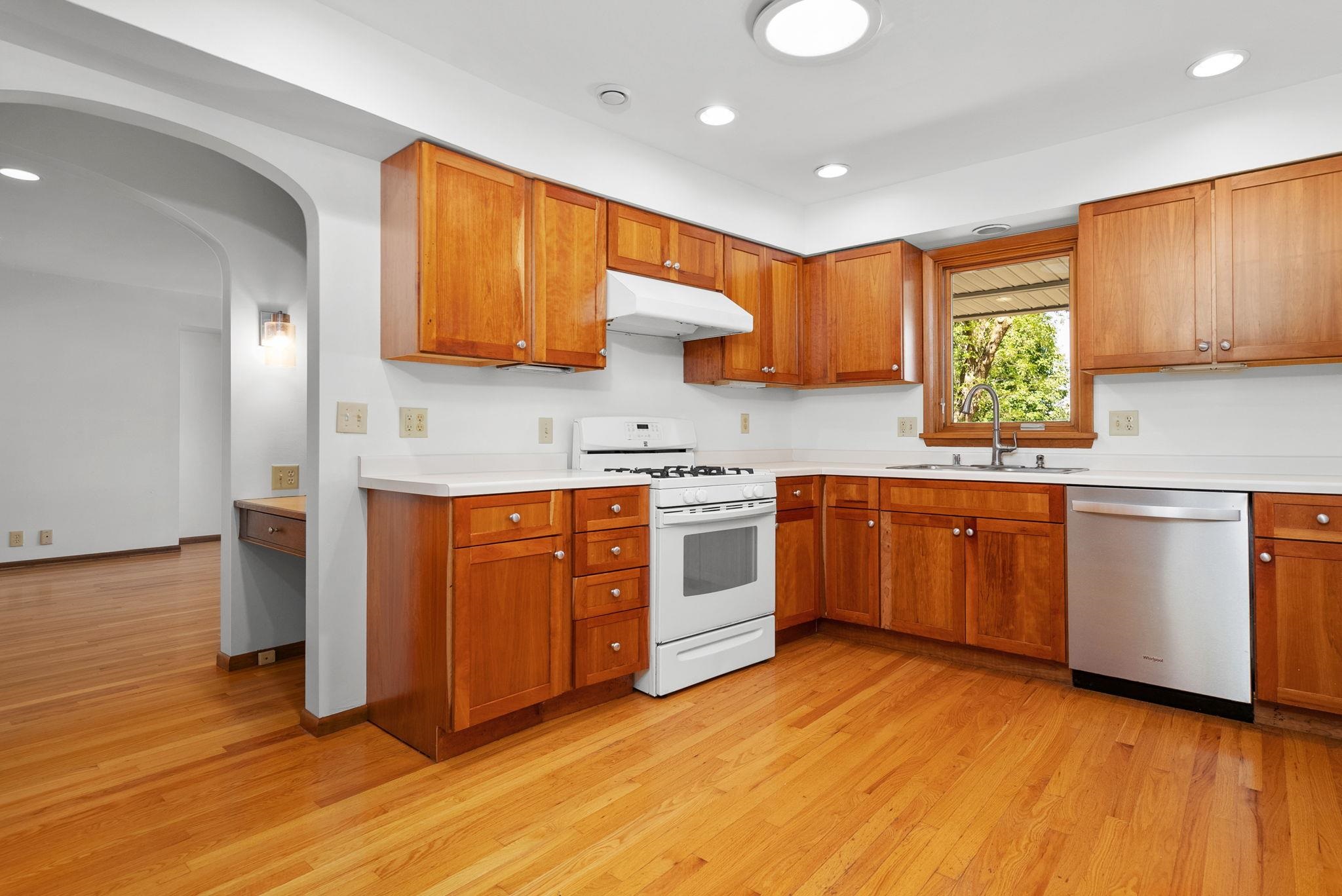 2421 Chamberlain Avenue