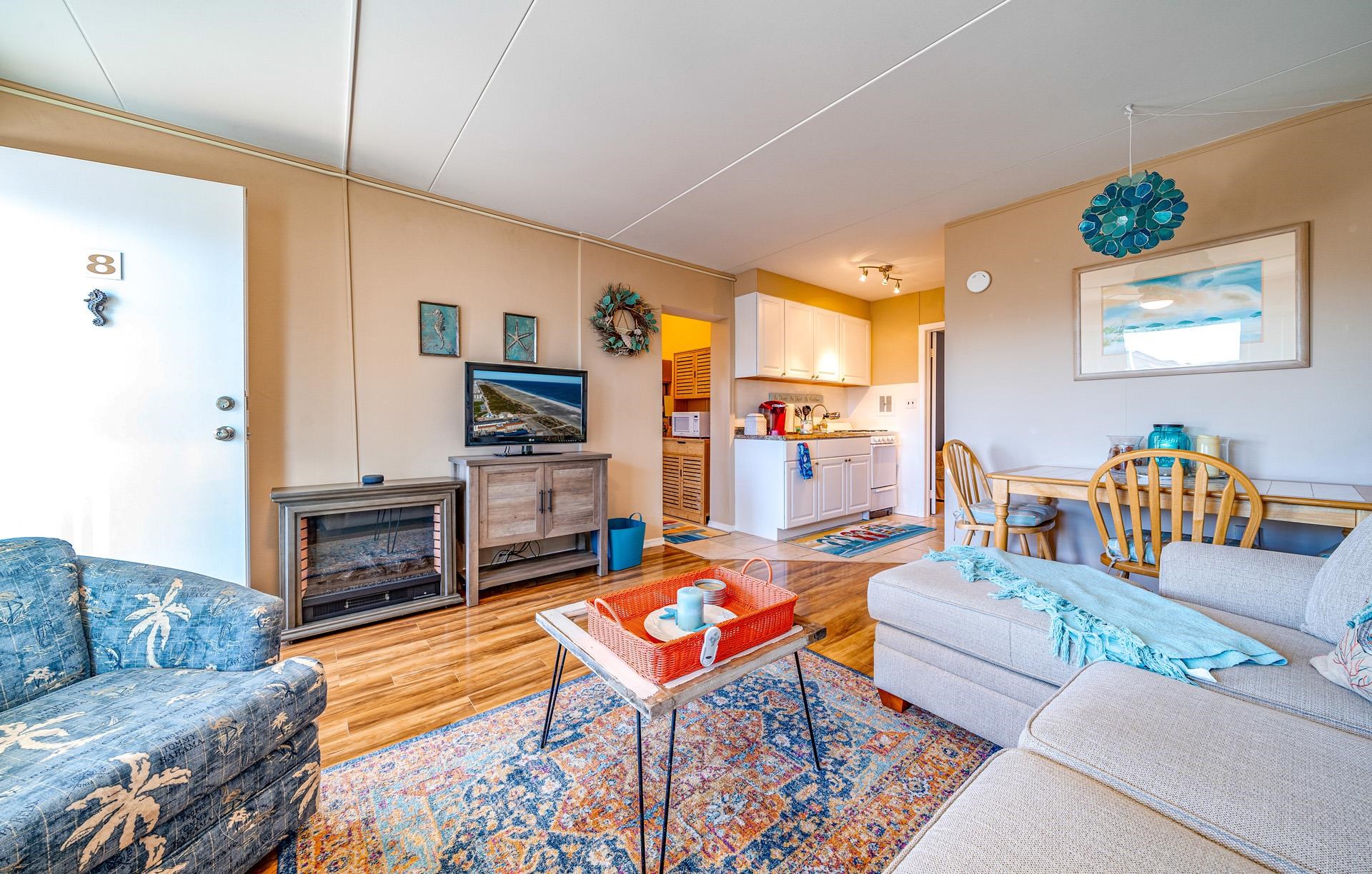 7403 Pacific Avenue Unit: 8
