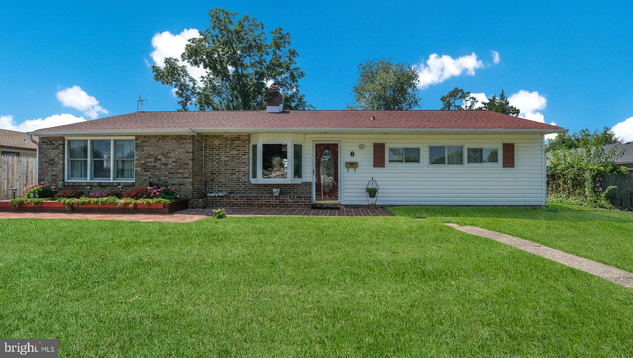 8 Strawberry Ln