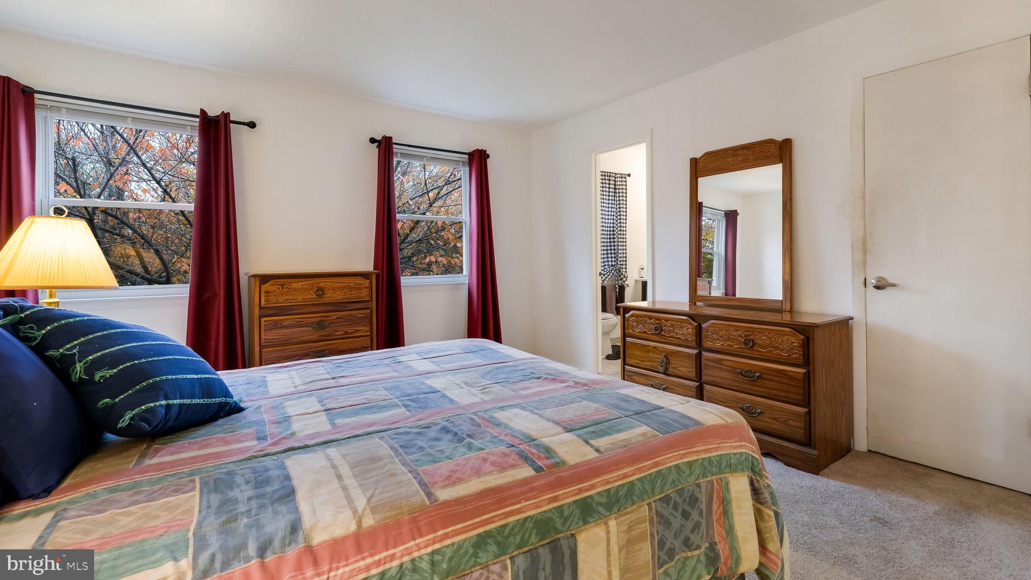 128 Garrison Ct