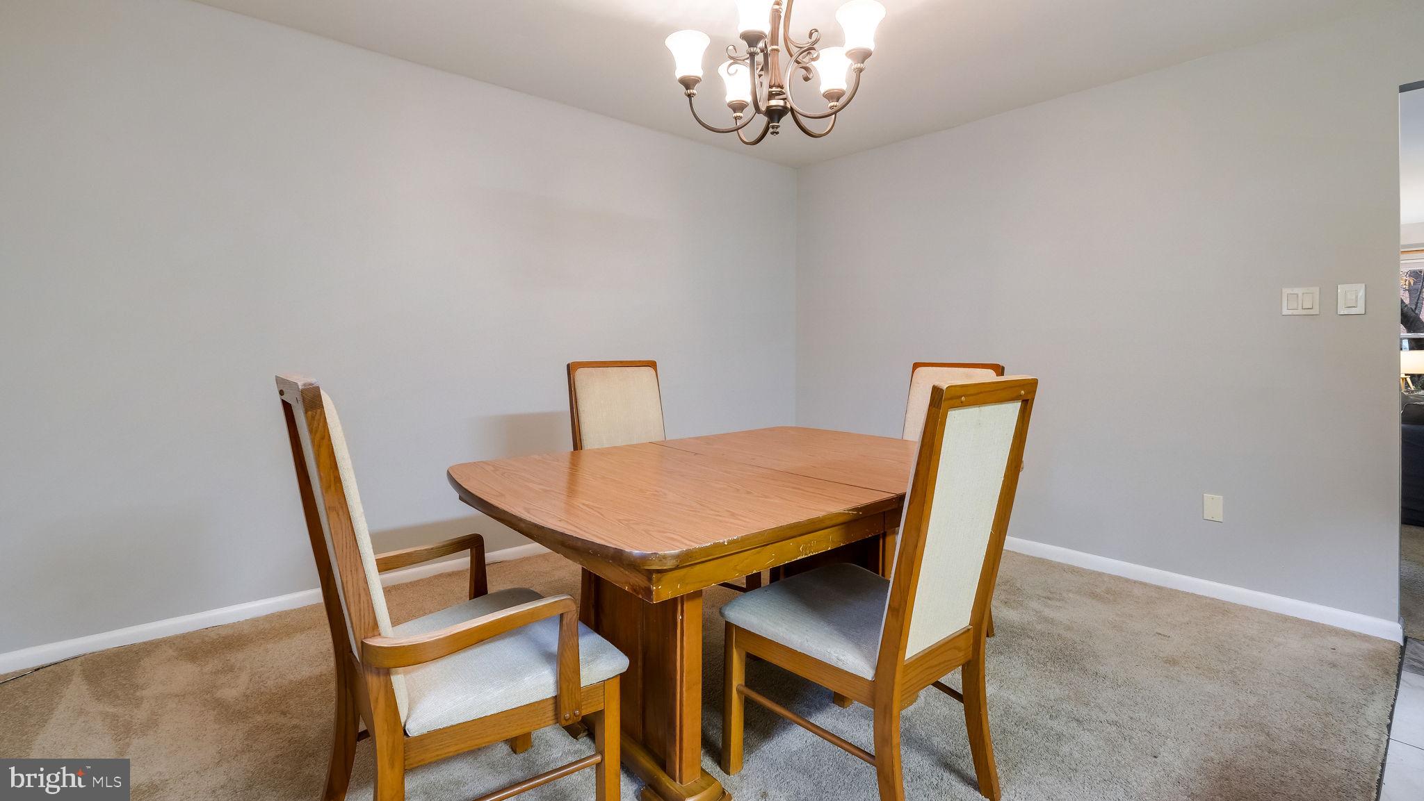 128 Garrison Ct