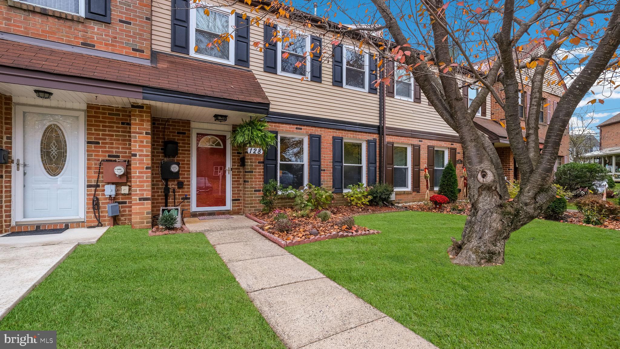 128 Garrison Ct