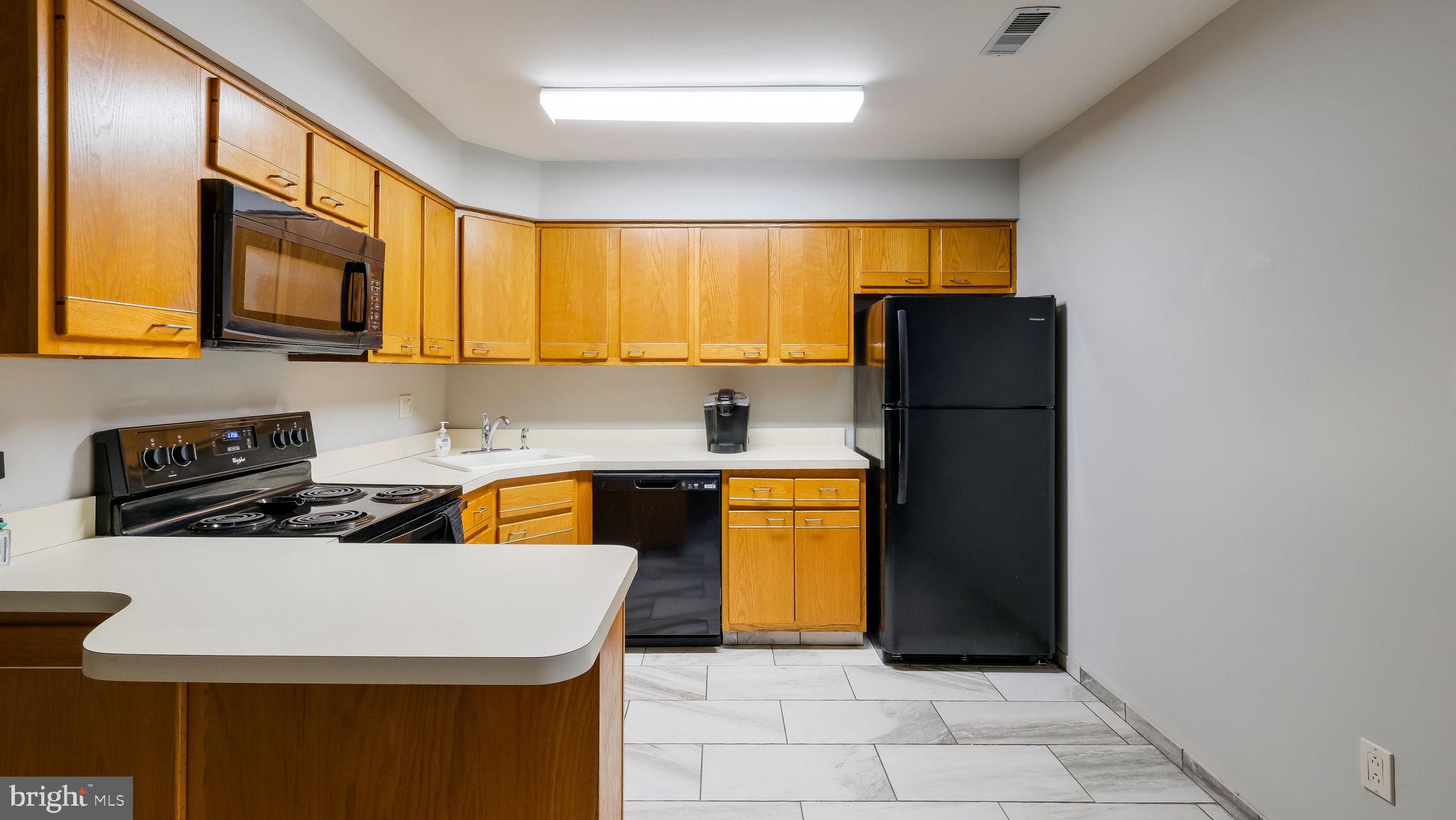 128 Garrison Ct
